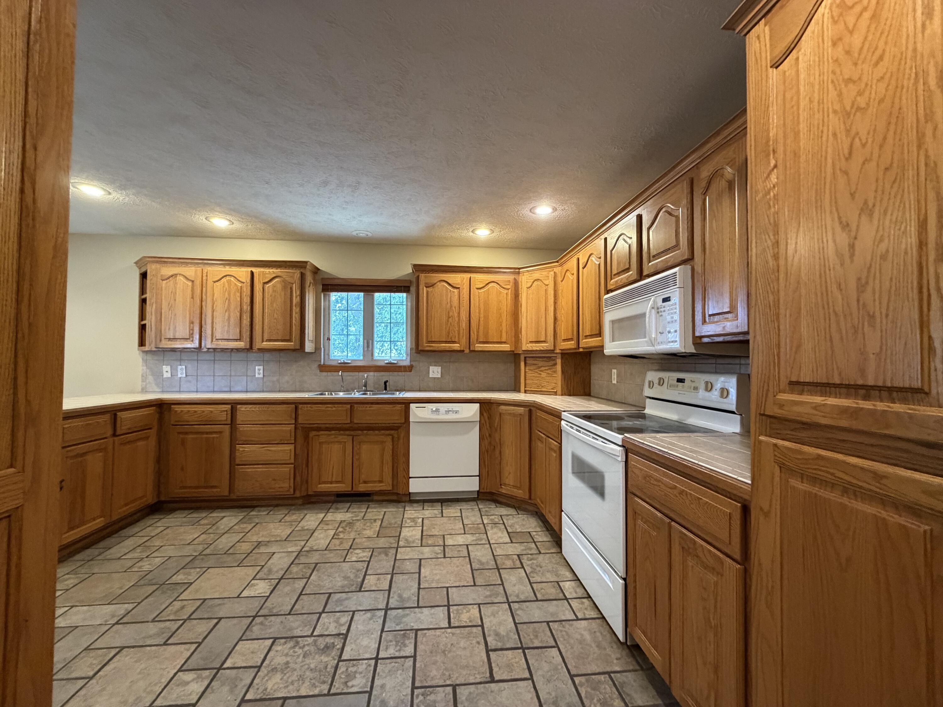 Photo 8 - Residential for sale – 1661 N Main Avenue  Bolivar, MO