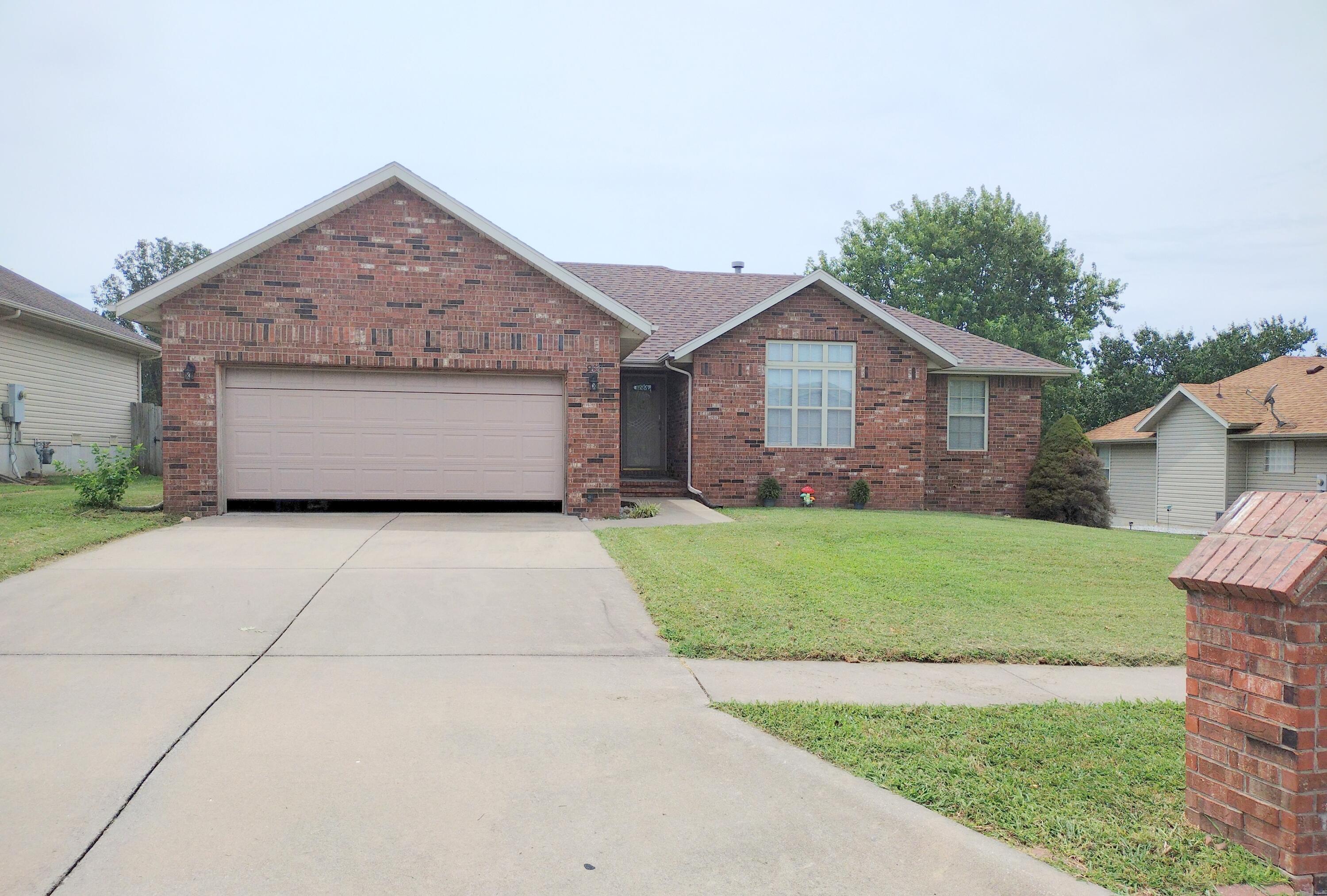Photo 2 - Residential for sale – 988 W Pembrook Avenue  Nixa, MO