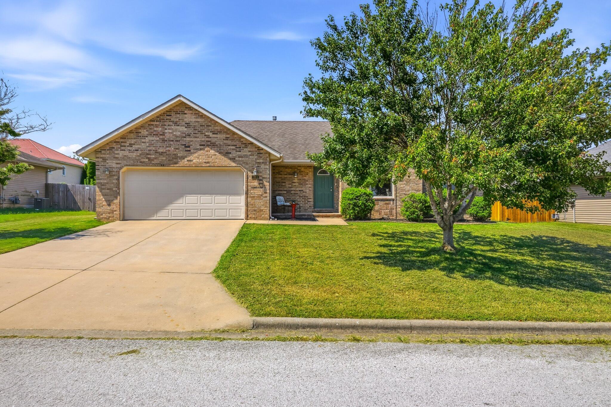 Photo 2 - Residential for sale – 1911  Holly Springs Avenue  Nixa, MO