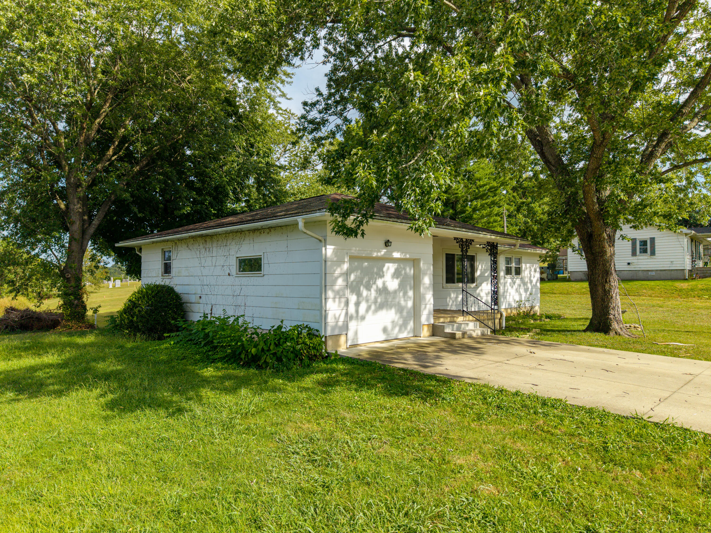 Photo 7 - Residential for sale – 330 S Archer Avenue  Hartville, MO