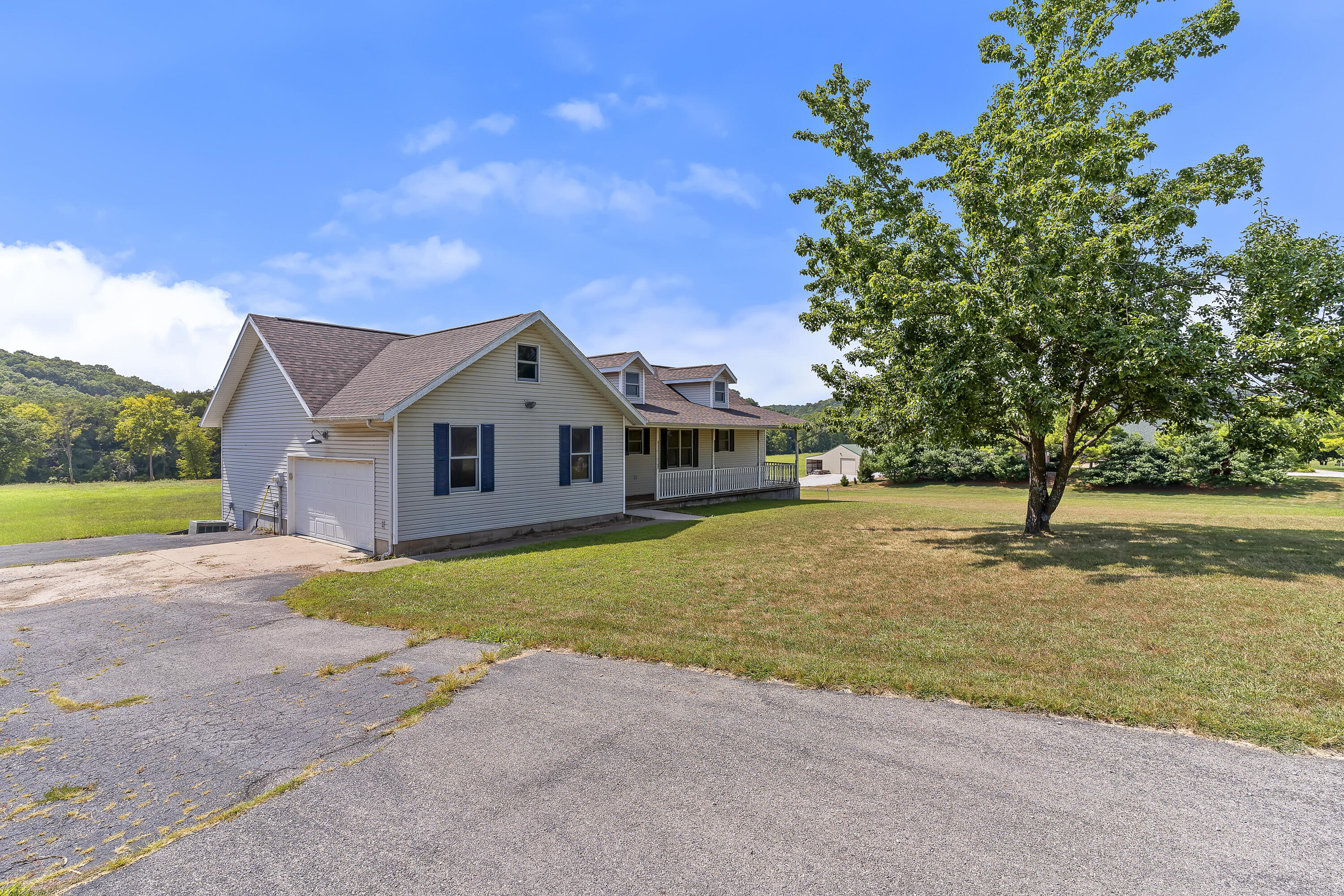Photo 3 - Residential for sale – 2065 W Horse Haven Trail  Nixa, MO