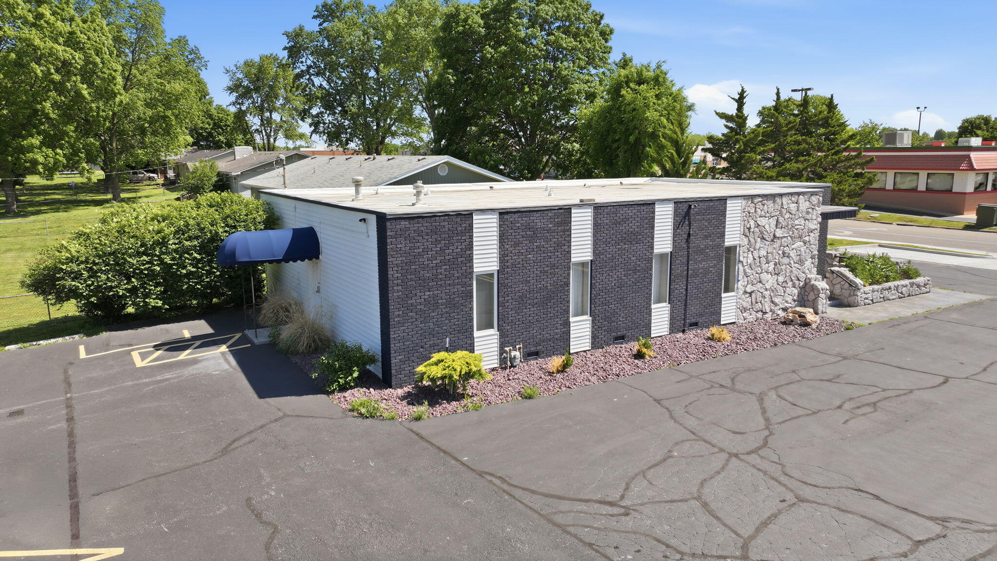 Photo 38 - Commercial Sale for sale – 103 N Old Wilderness Road  Nixa, MO