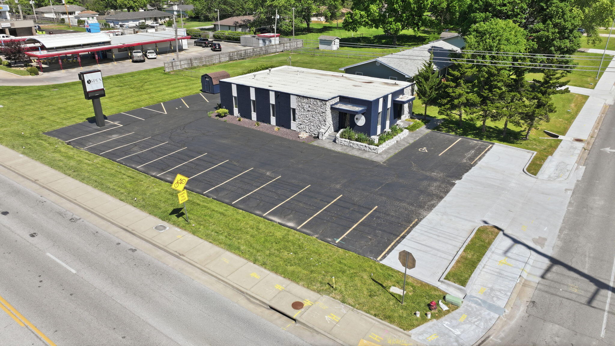 Photo 3 - Commercial Sale for sale – 103 N Old Wilderness Road  Nixa, MO