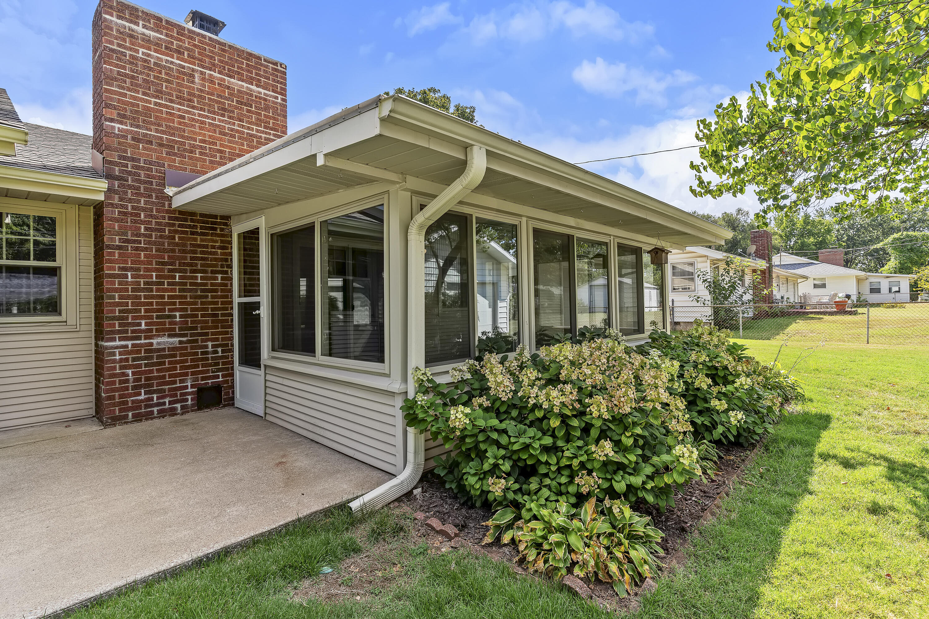 Photo 6 - Residential for sale – 831 W Sylvania Street  Springfield, MO