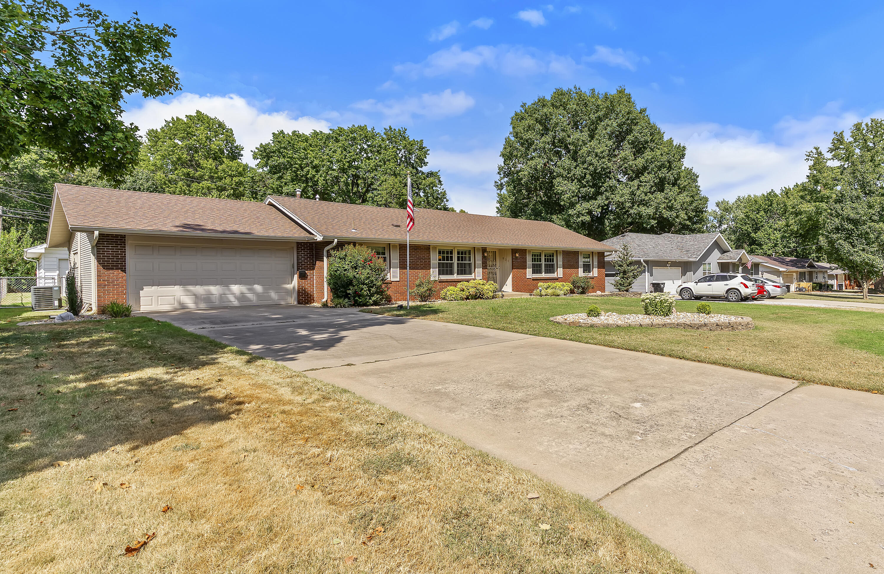 Photo 3 - Residential for sale – 831 W Sylvania Street  Springfield, MO