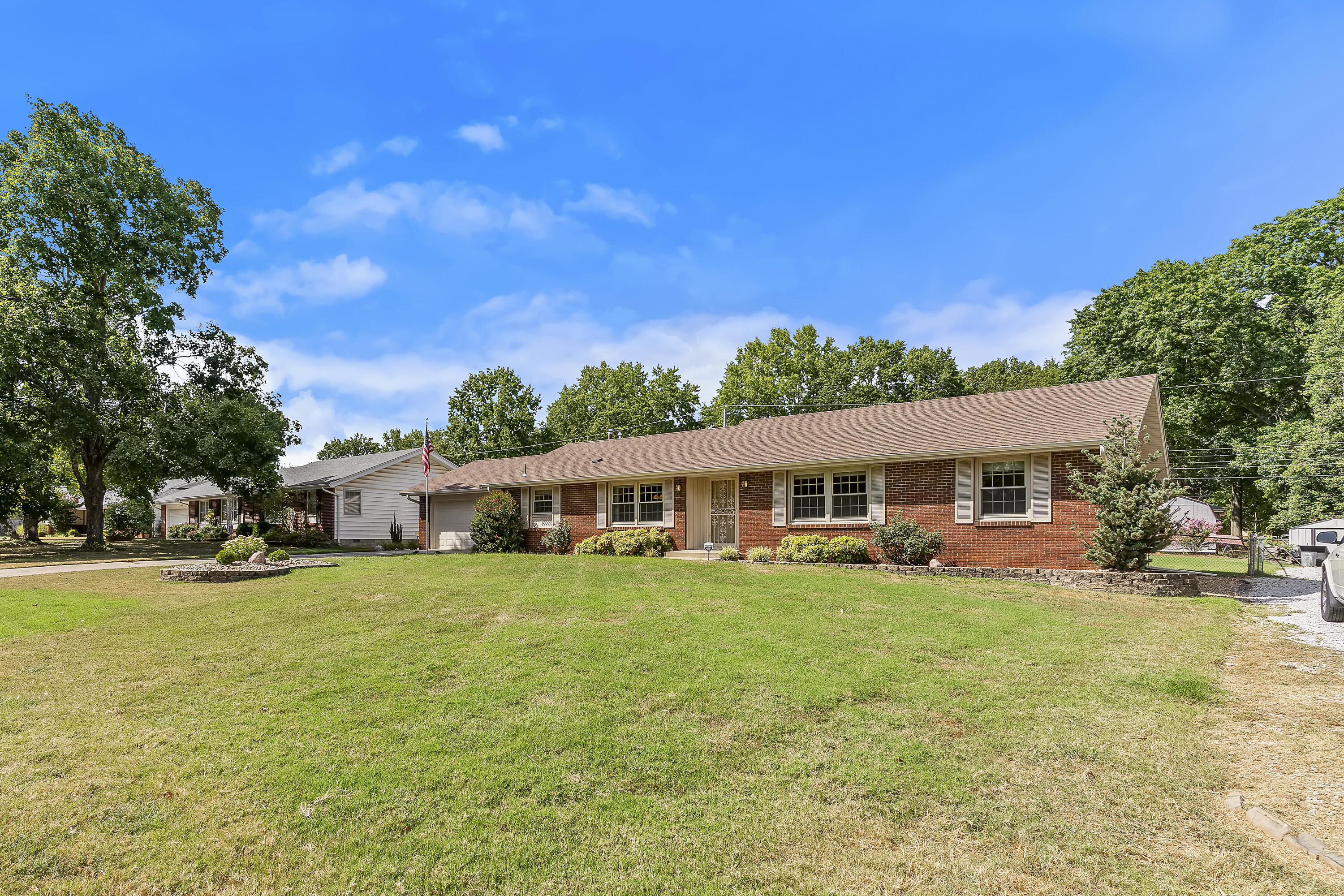 Photo 2 - Residential for sale – 831 W Sylvania Street  Springfield, MO