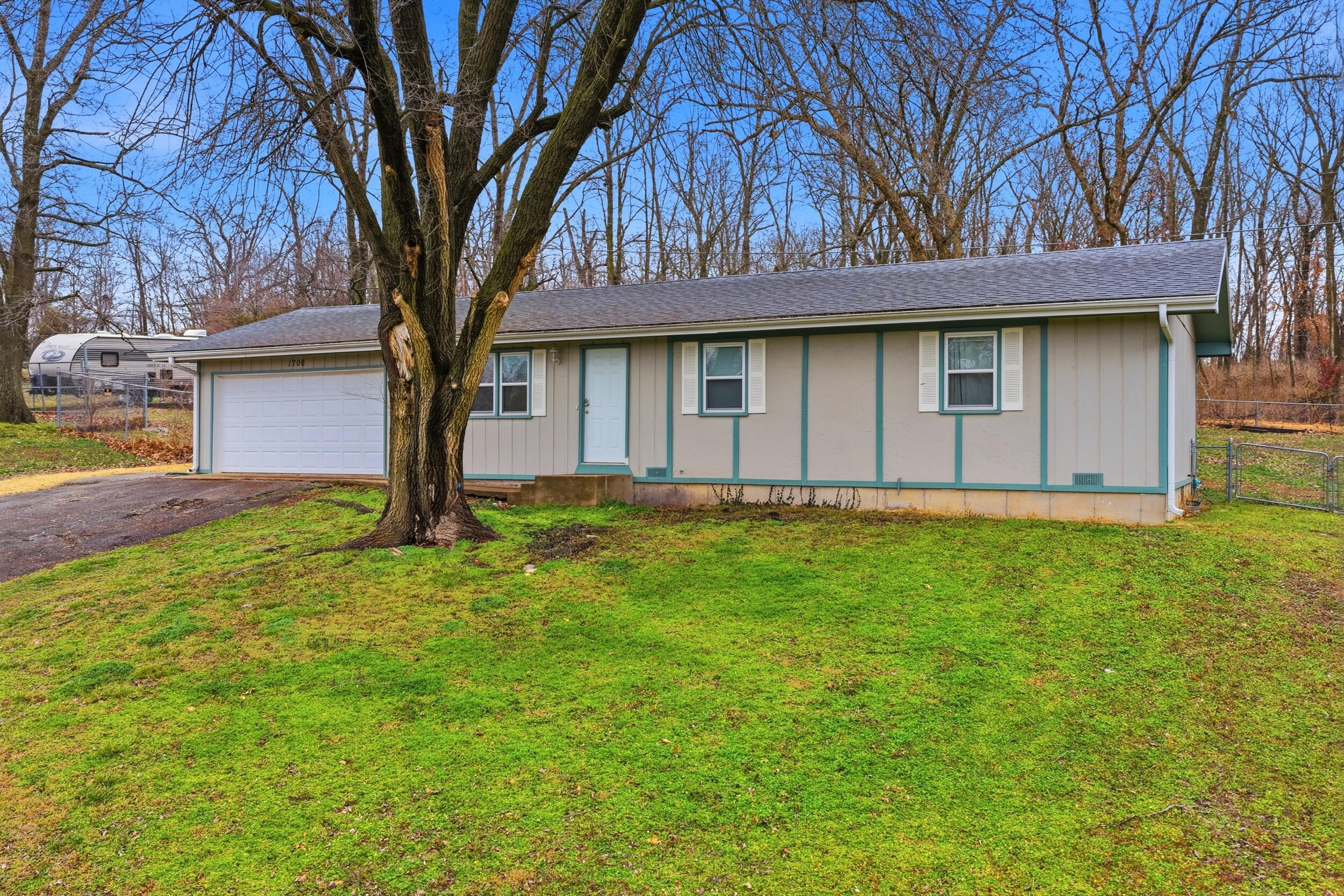 Photo 3 - Residential for sale – 1706 N 16th Street  Ozark, MO