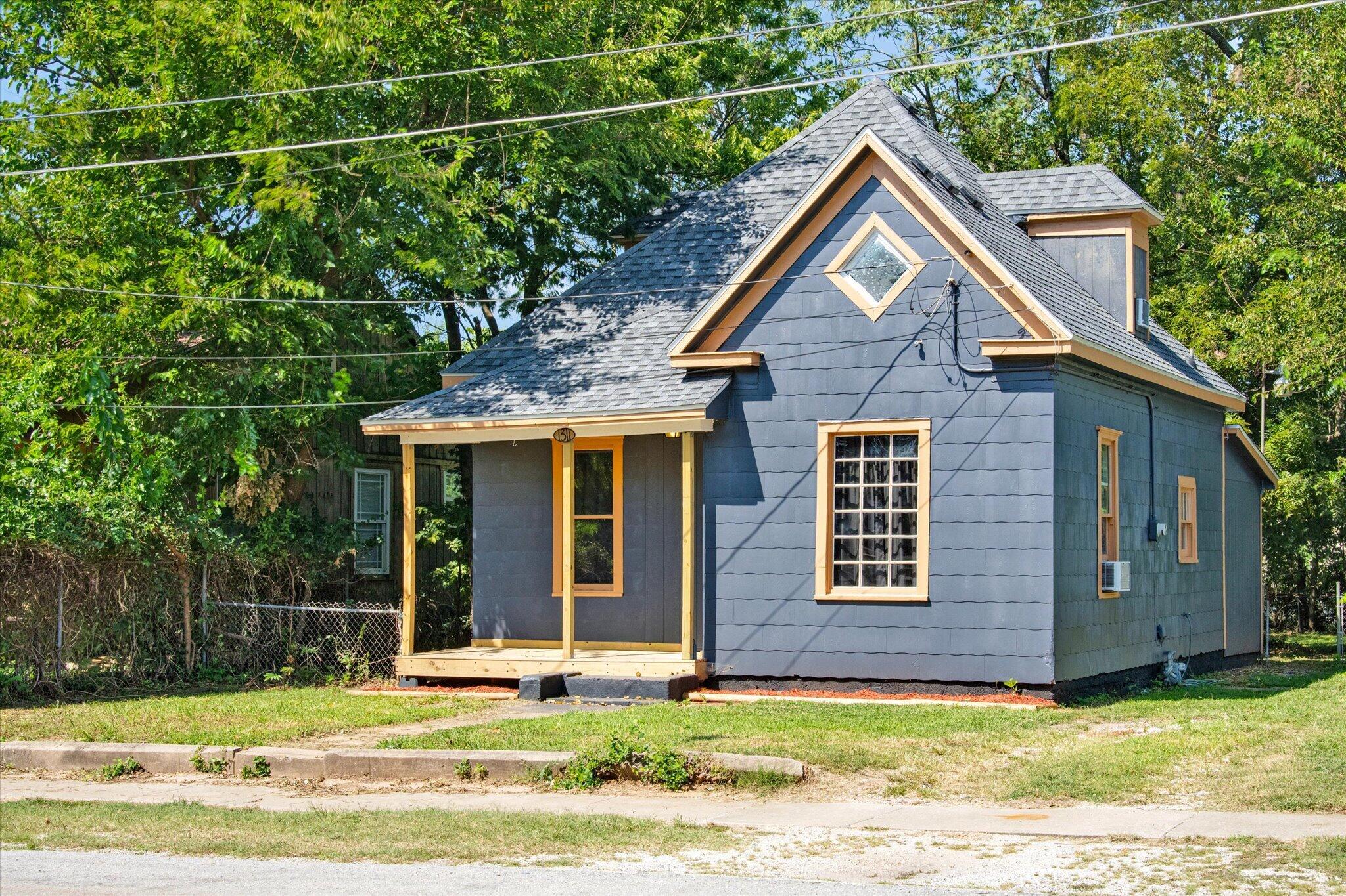Photo 2 - Residential for sale – 1311 N Johnston Avenue  Springfield, MO
