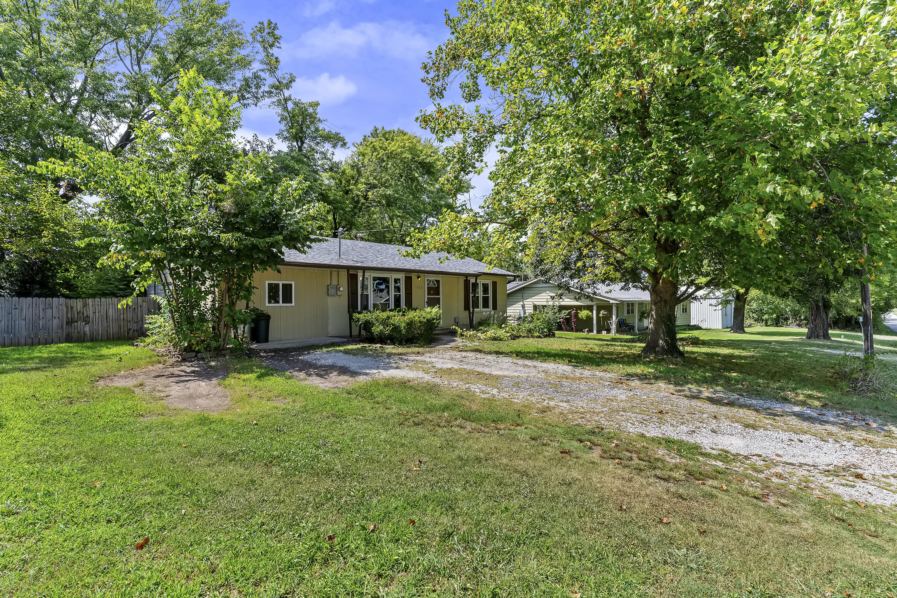 Photo 2 - Residential for sale – 1013 N Albany Avenue  Bolivar, MO