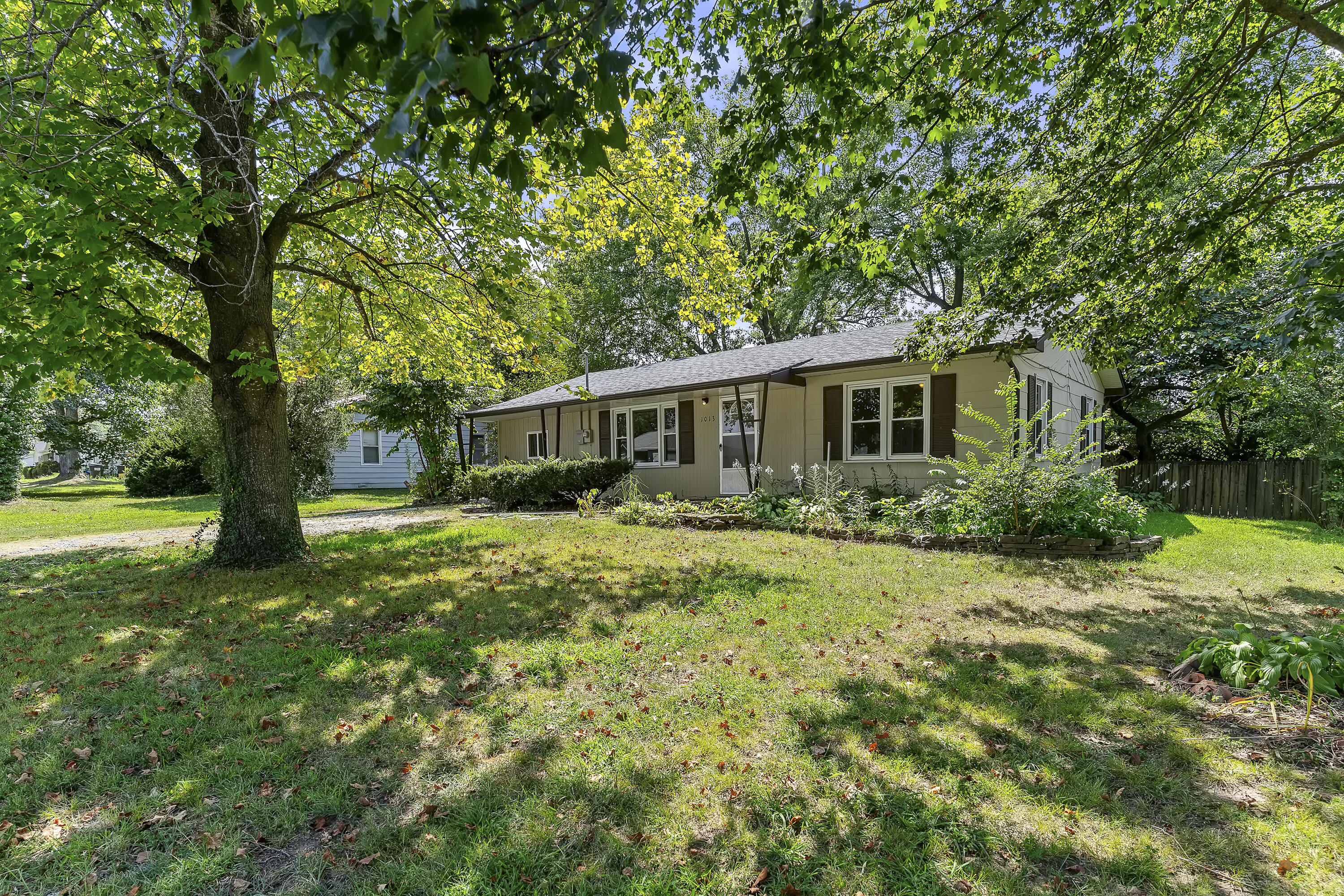 Photo 3 - Residential for sale – 1013 N Albany Avenue  Bolivar, MO