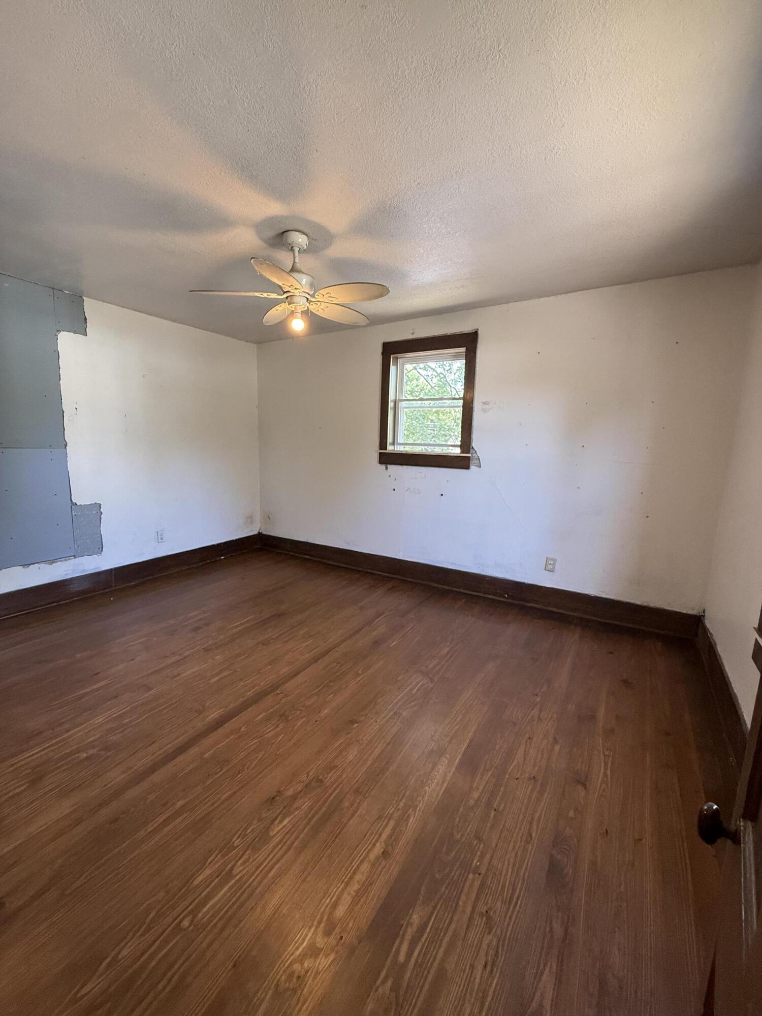 Photo 16 - Residential for sale – 402 E Olive Street  Bolivar, MO
