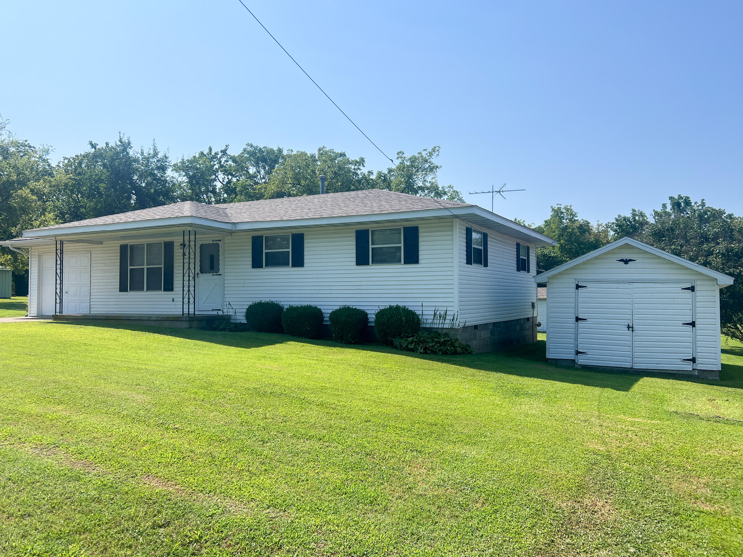 Photo 2 - Residential for sale – 316 W 5th Street  Mountain Grove, MO
