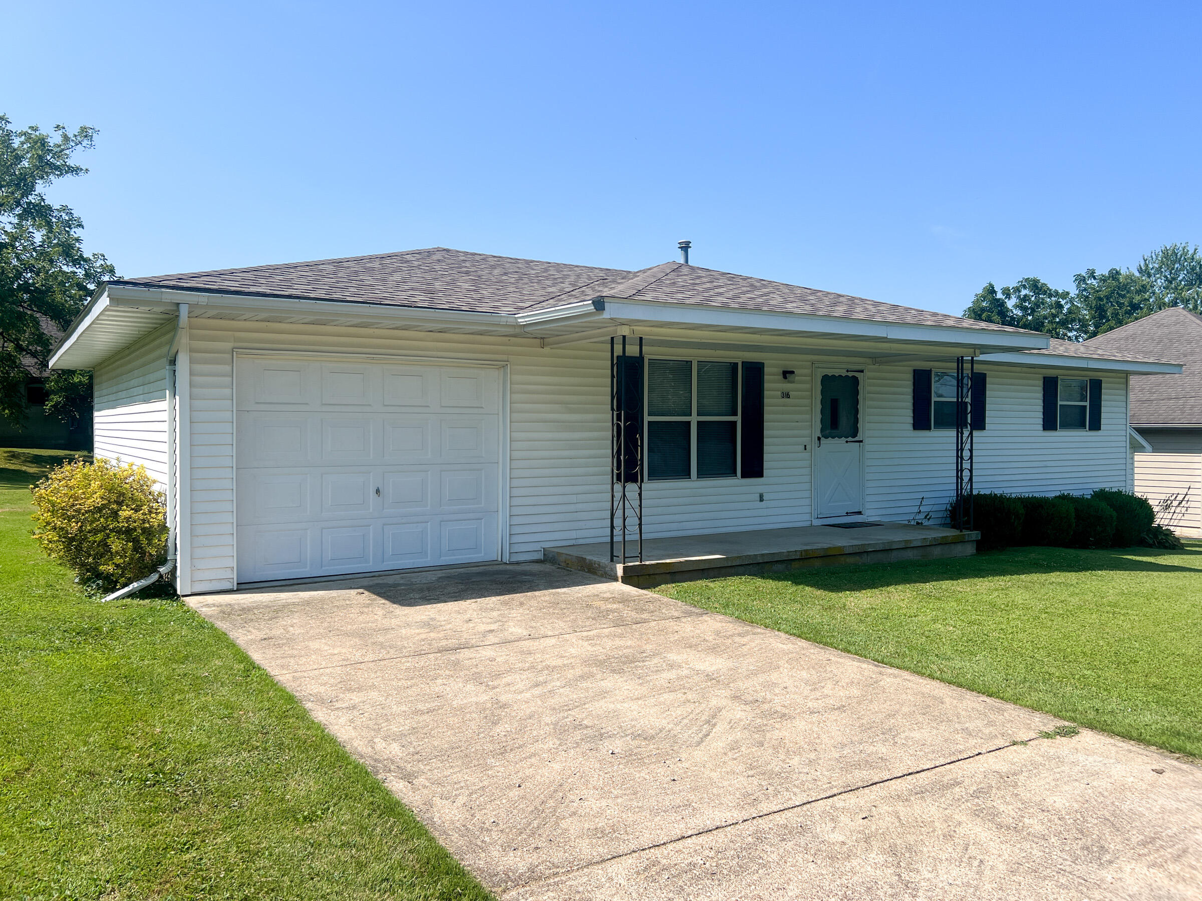 Photo 3 - Residential for sale – 316 W 5th Street  Mountain Grove, MO