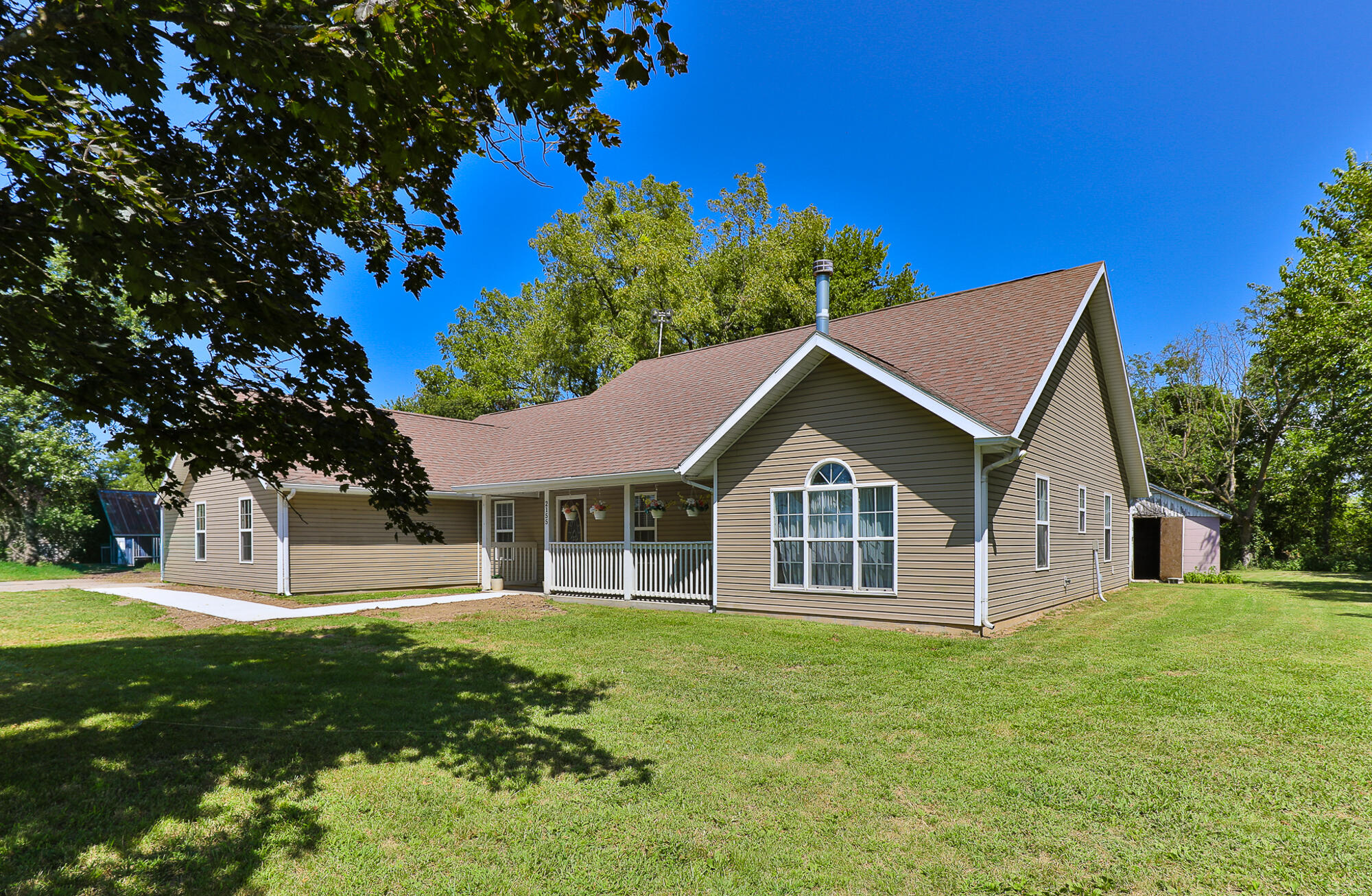 Residential for sale – 2155 E 535th Road  Pleasant Hope, MO