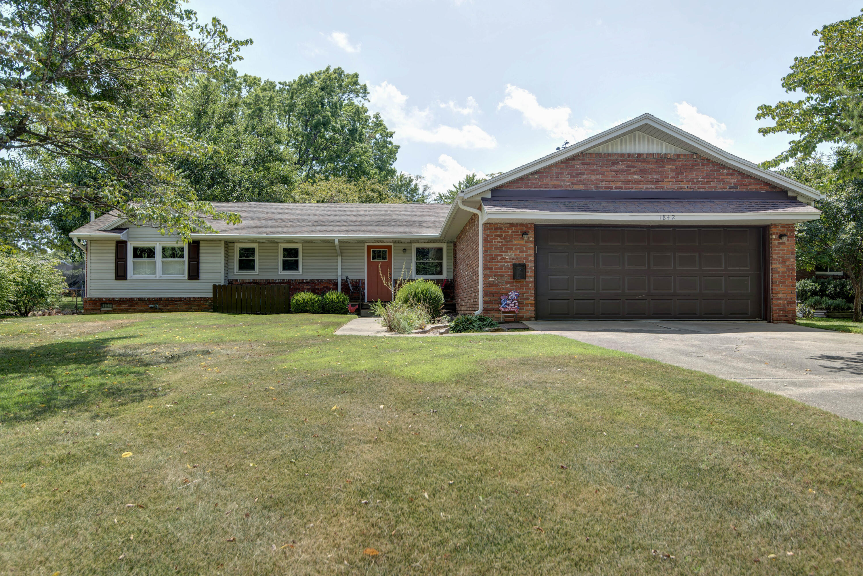 Photo 6 - Residential for sale – 1842 E Sunset Drive  Springfield, MO