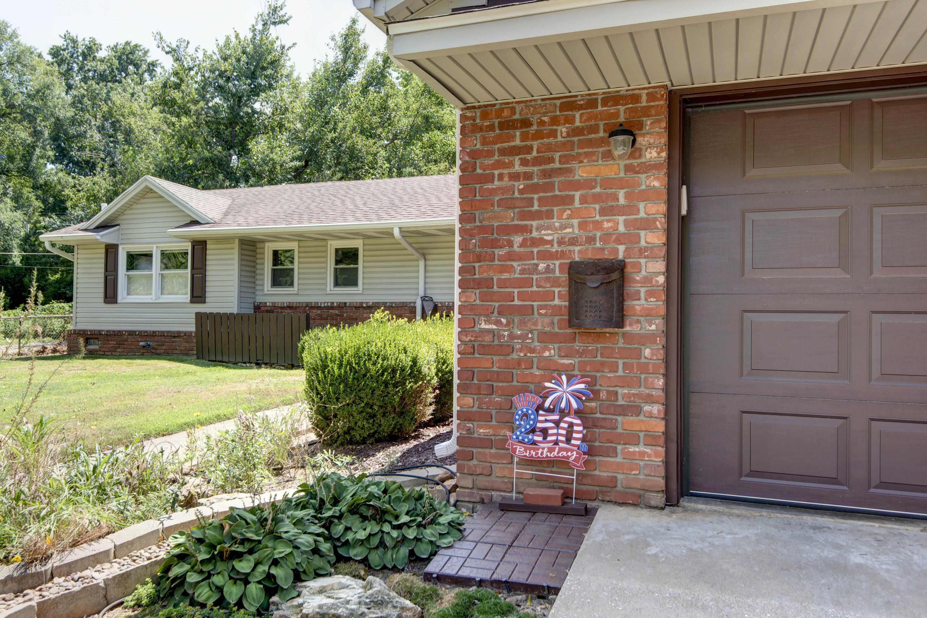 Photo 7 - Residential for sale – 1842 E Sunset Drive  Springfield, MO