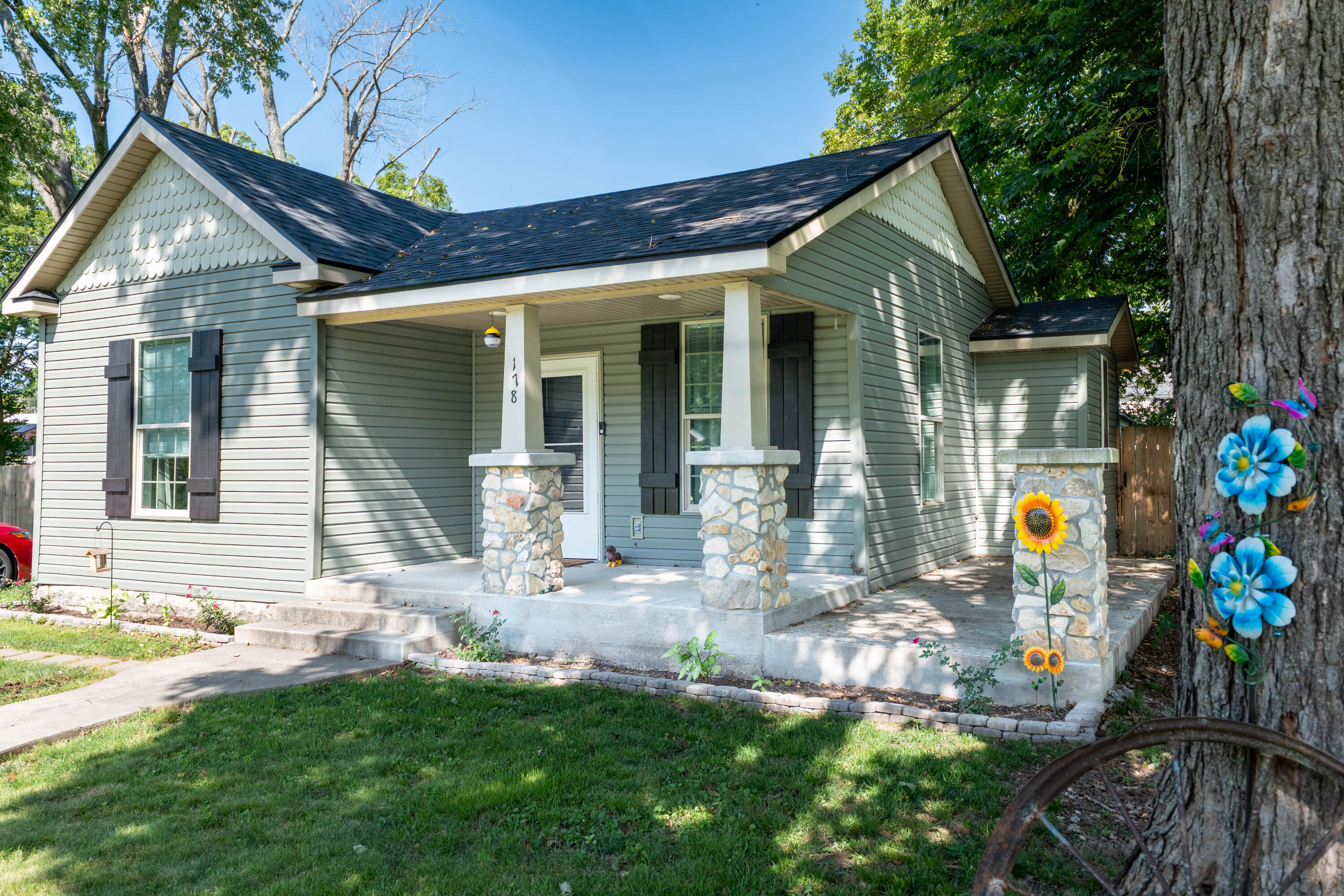 Photo 4 - Residential for sale – 178  South Avenue  Sparta, MO