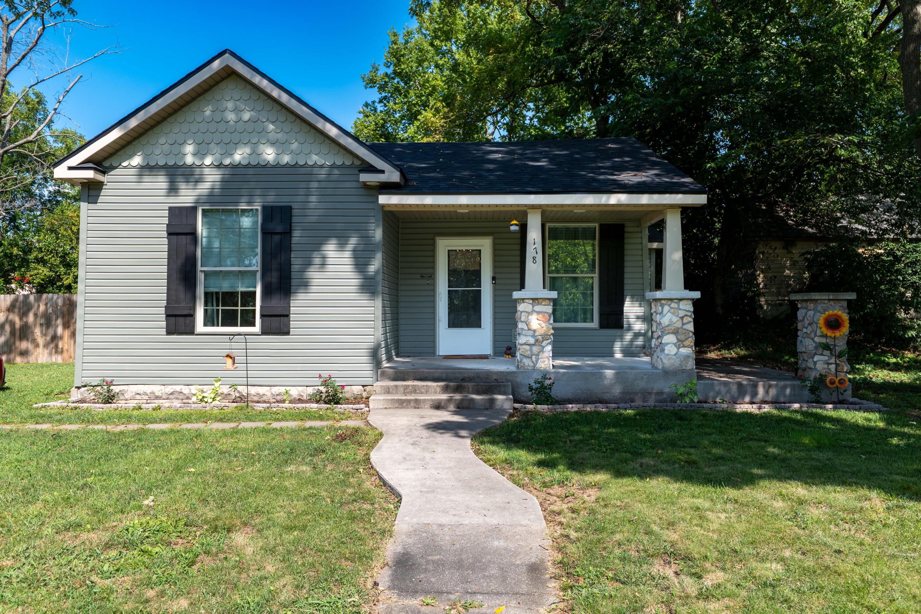 Photo 2 - Residential for sale – 178  South Avenue  Sparta, MO