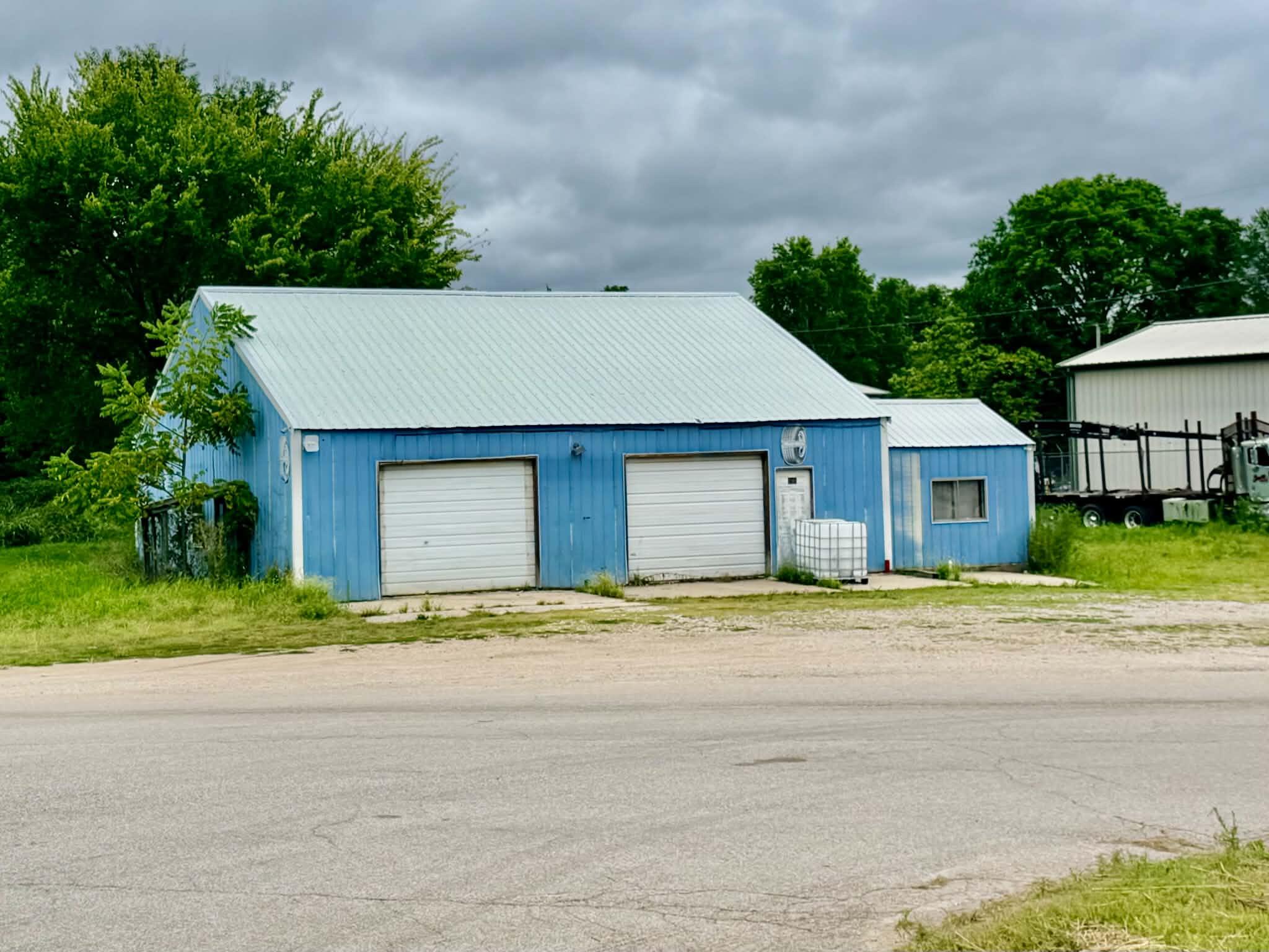 Commercial for sale – 8227 Elm Street Winona, MO