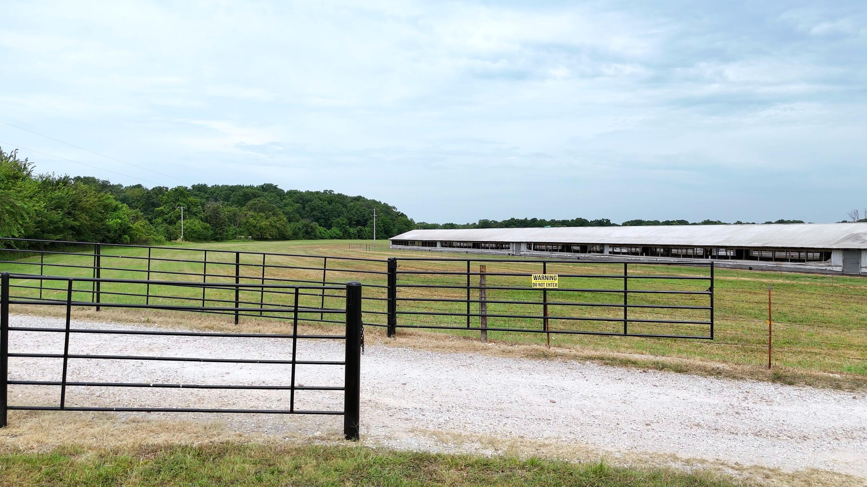 Photo 12 - Farm for sale – 11477 N Blackberry Road  Carthage, MO