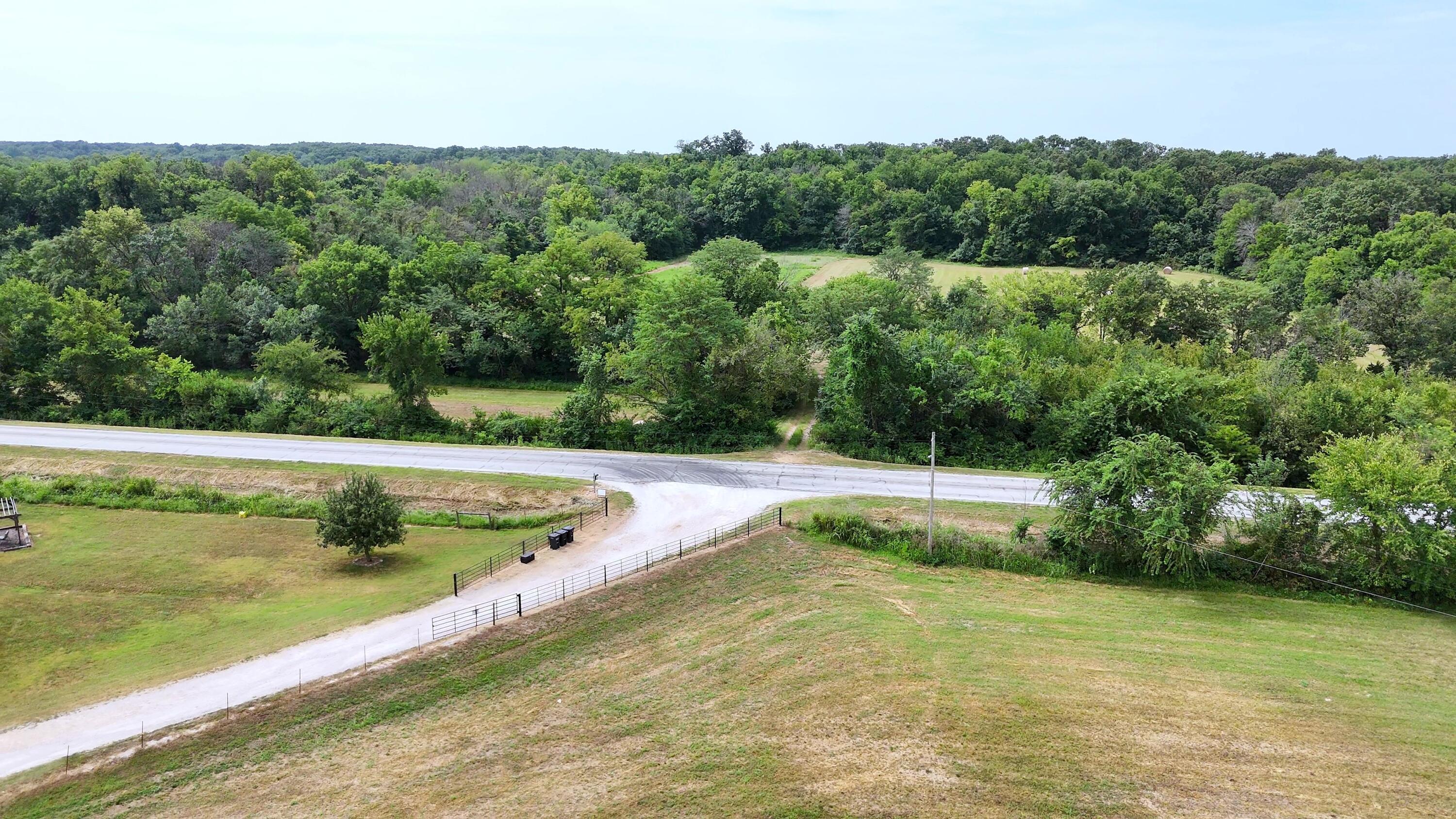 Photo 11 - Farm for sale – 11477 N Blackberry Road  Carthage, MO