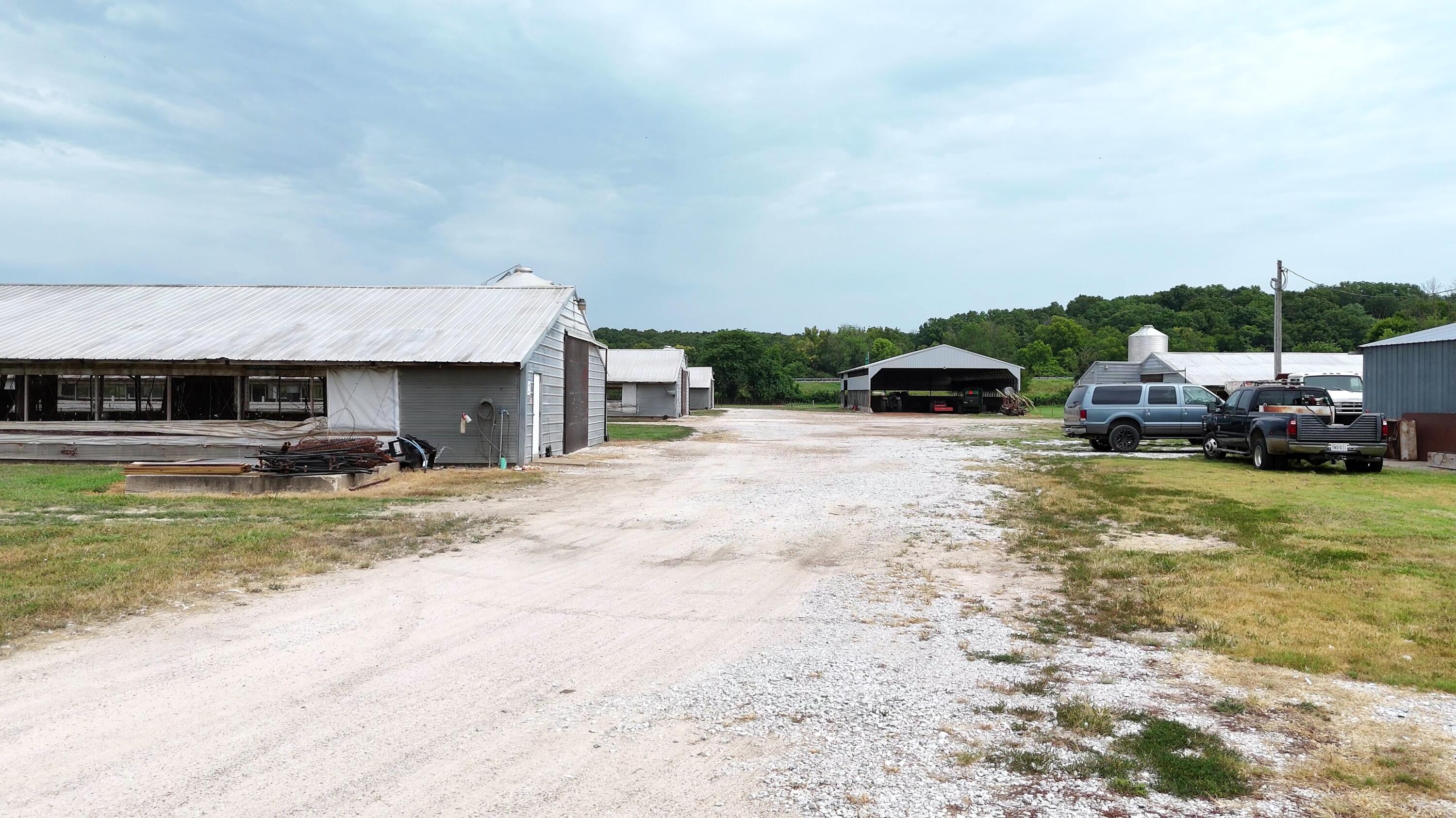 Photo 27 - Farm for sale – 11477 N Blackberry Road  Carthage, MO
