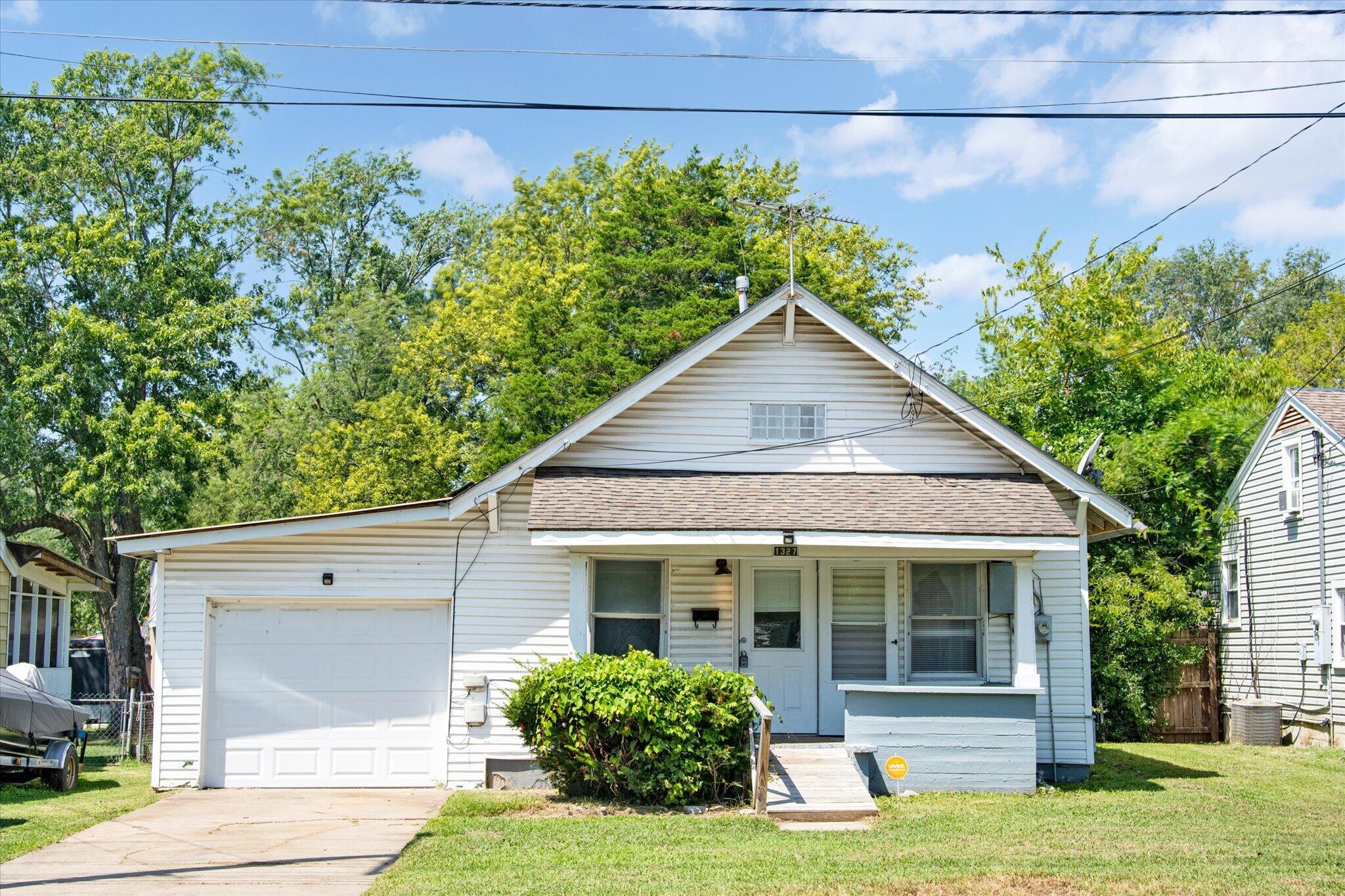 Photo 2 - Residential for sale – 1327 N Marion Avenue  Springfield, MO