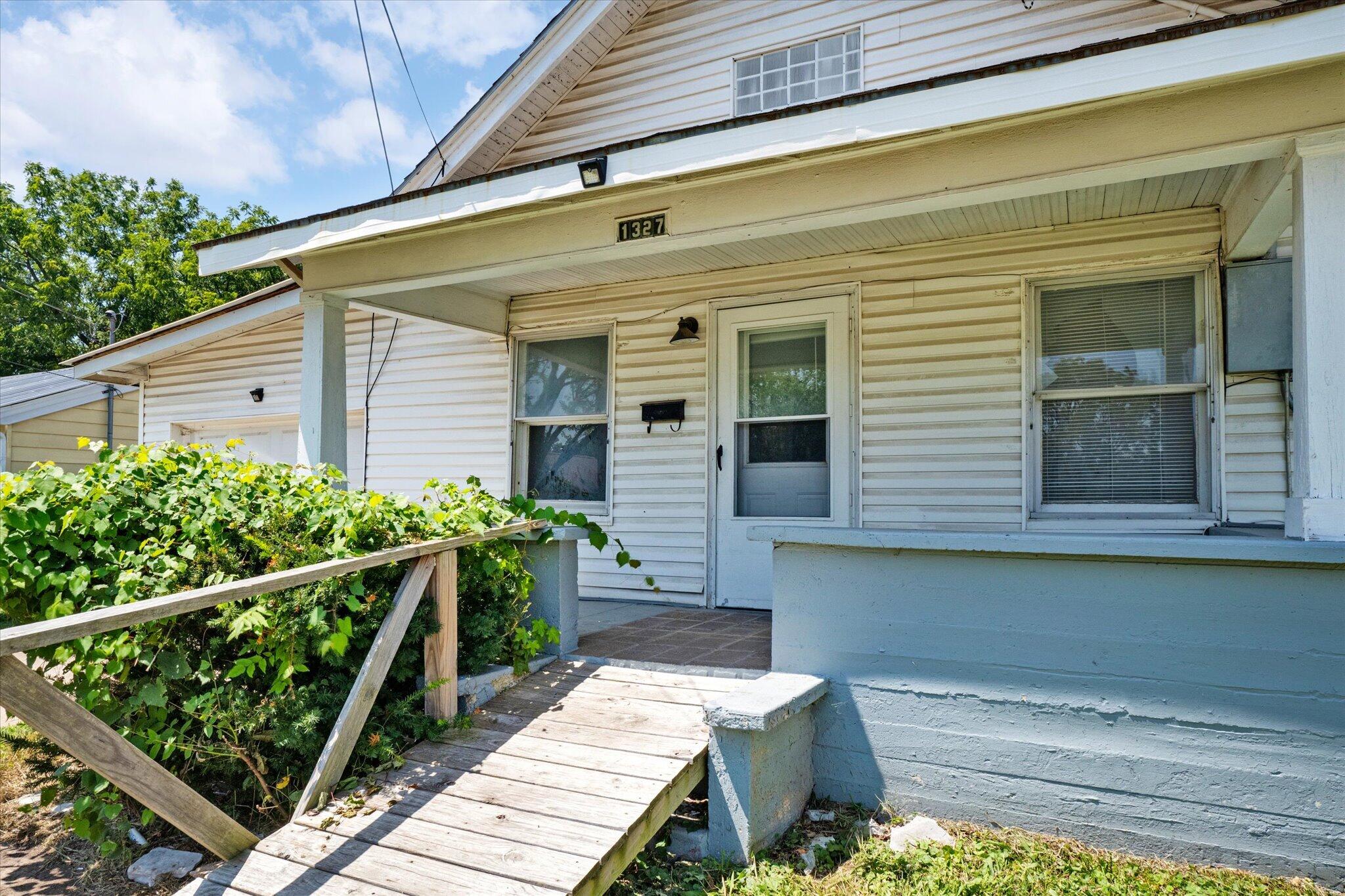 Photo 3 - Residential for sale – 1327 N Marion Avenue  Springfield, MO