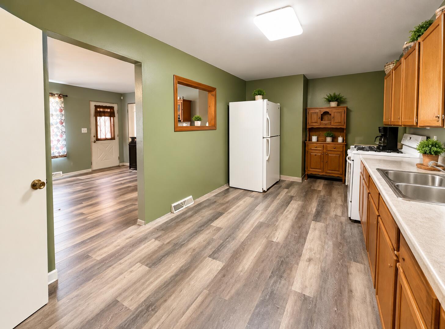 Photo 6 - Residential for sale – 913  Flower Box Lane  Neosho, MO