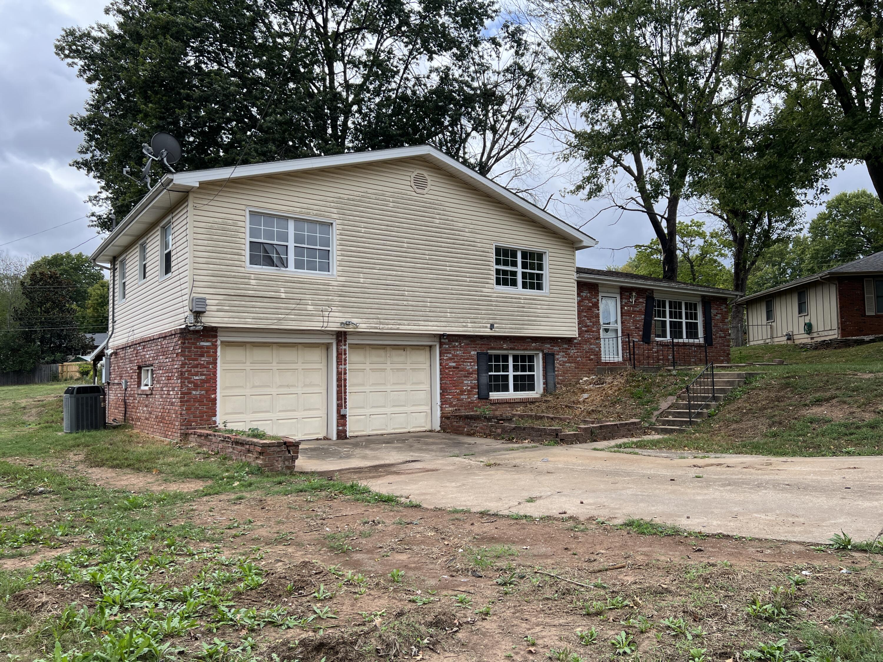 Photo 2 - Residential for sale – 2918 E Clovis Circle  Springfield, MO