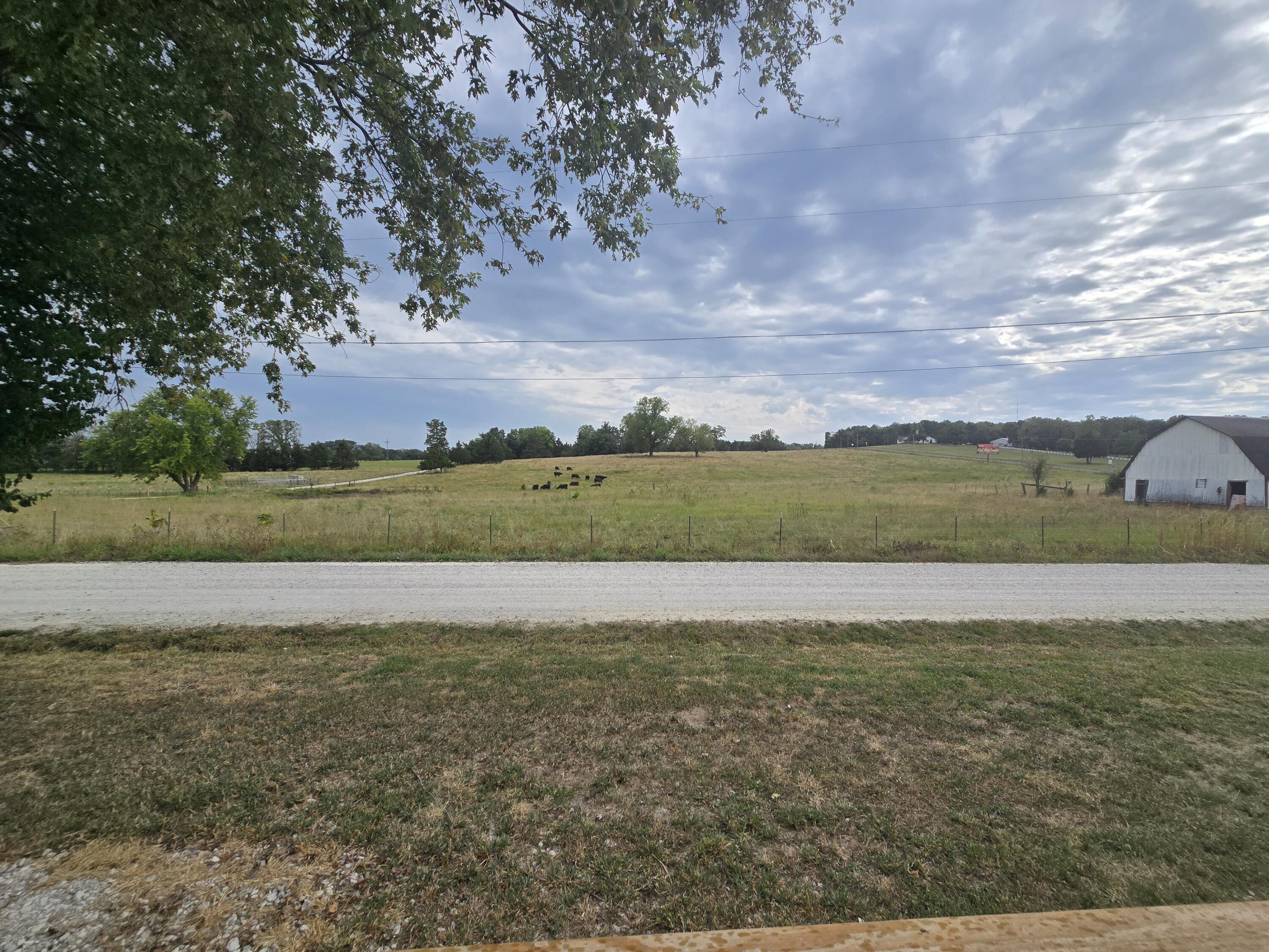 Photo 5 - Residential for sale – 25990  Elk Road  Pittsburg, MO