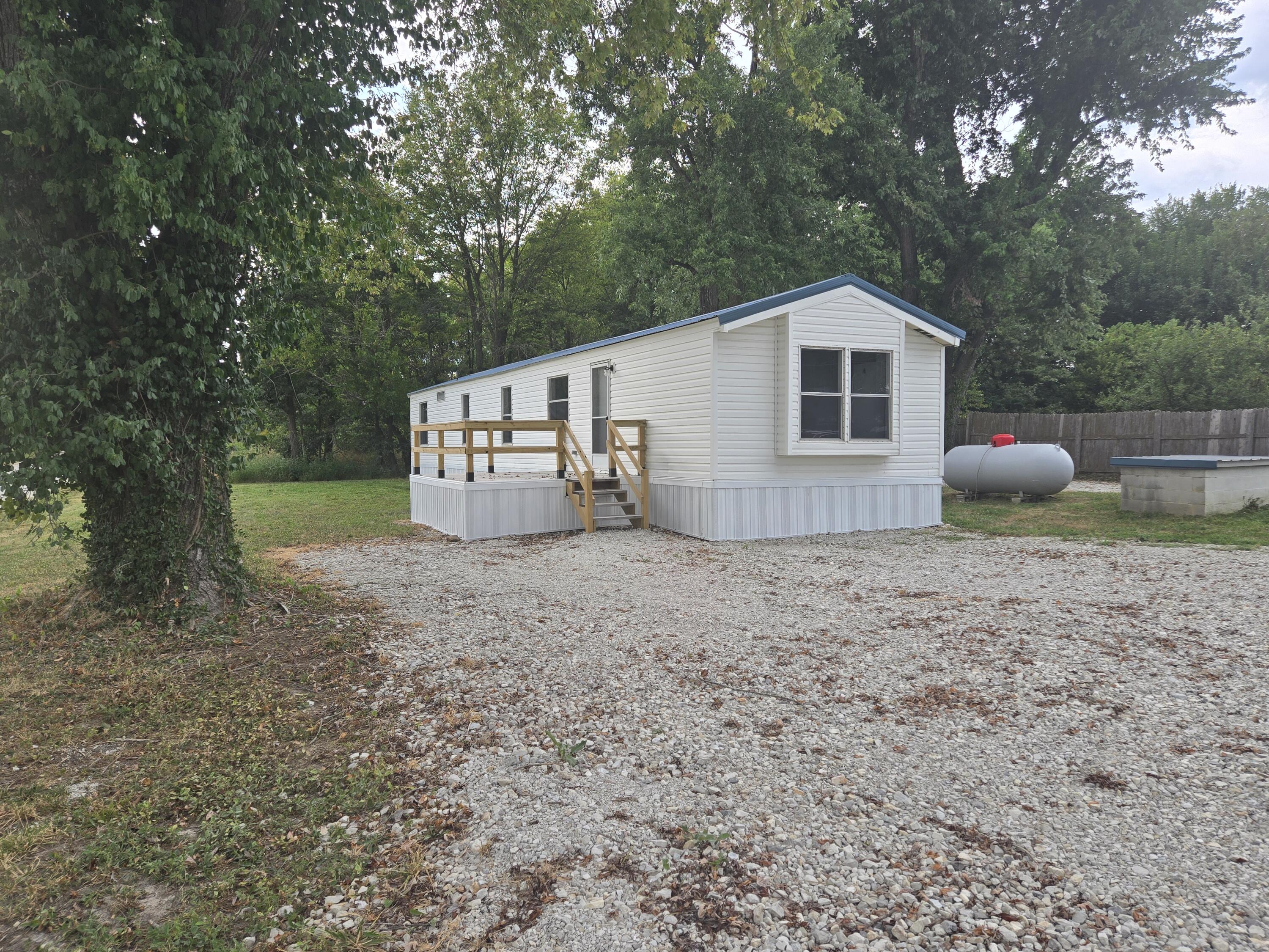 Photo 3 - Residential for sale – 25990  Elk Road  Pittsburg, MO