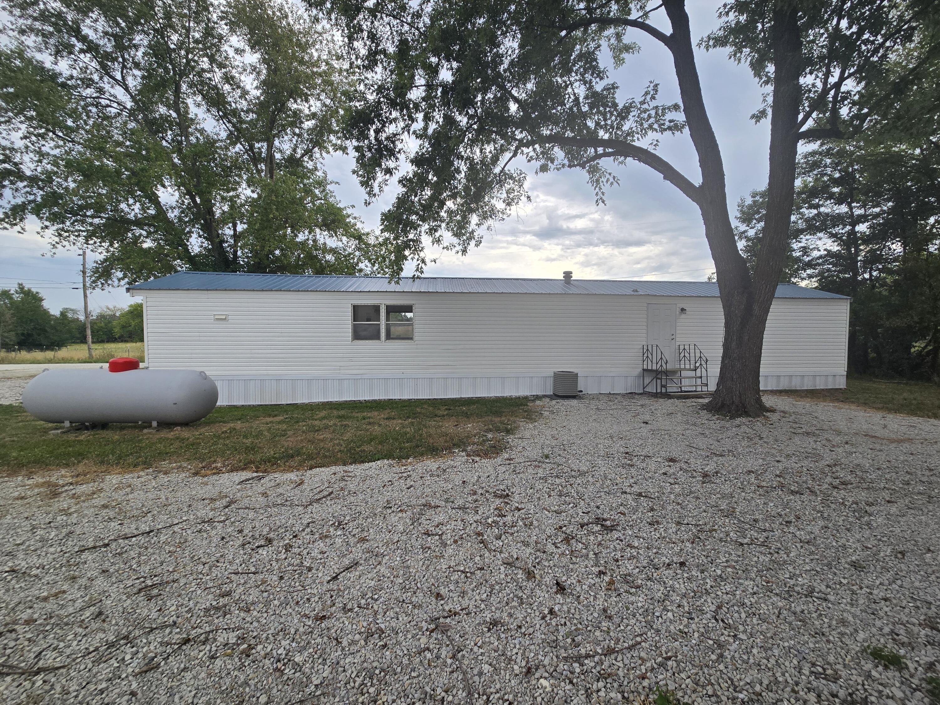 Photo 4 - Residential for sale – 25990  Elk Road  Pittsburg, MO