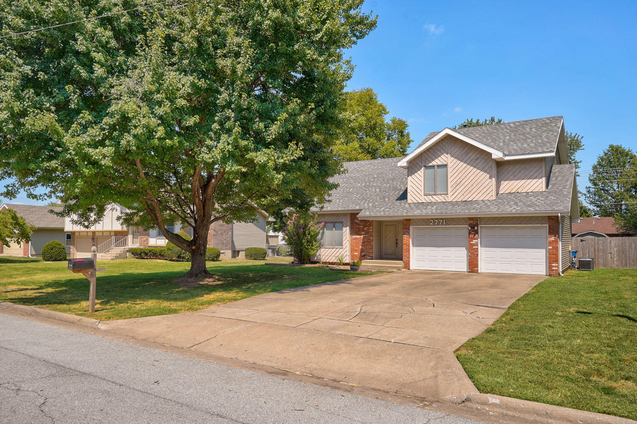 Photo 2 - Residential for sale – 2771 W Westview Street  Springfield, MO