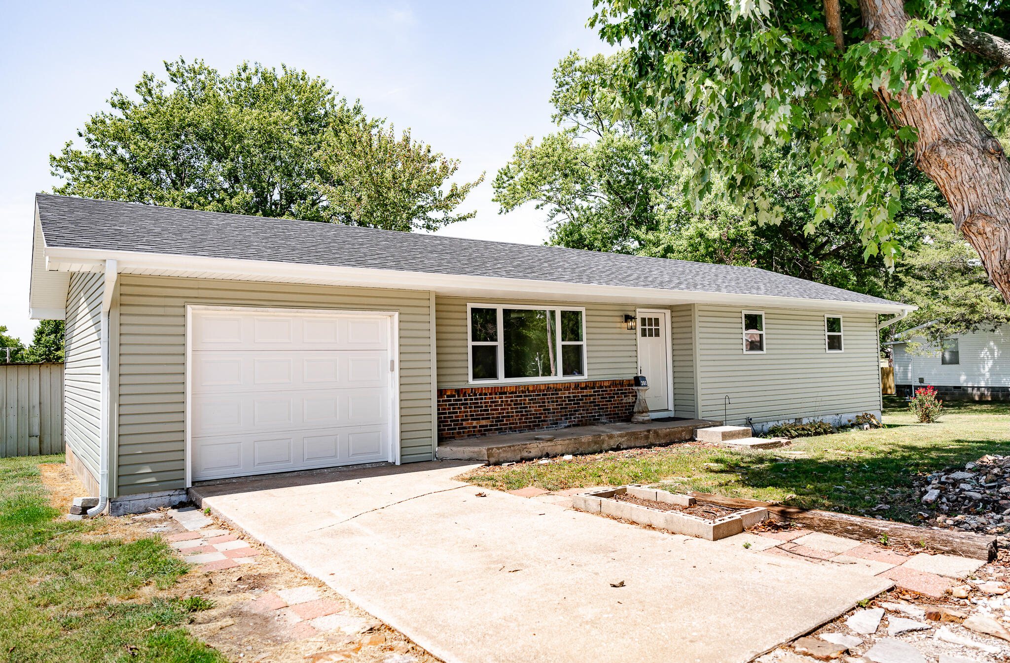Photo 4 - Residential for sale – 301 N Olive Street  Pierce City, MO