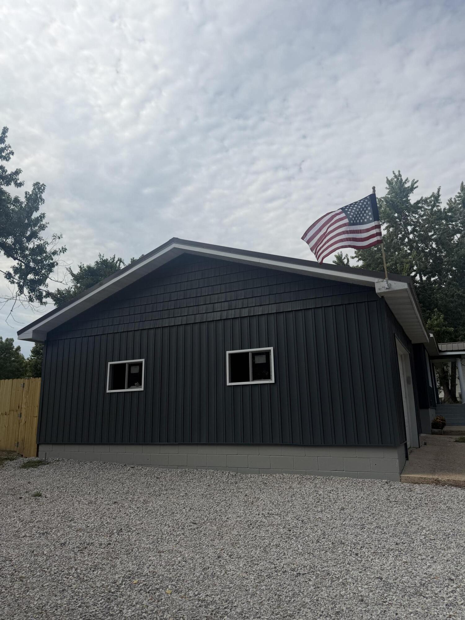 Photo 3 - Residential for sale – 401 N Phelps Avenue  Mansfield, MO