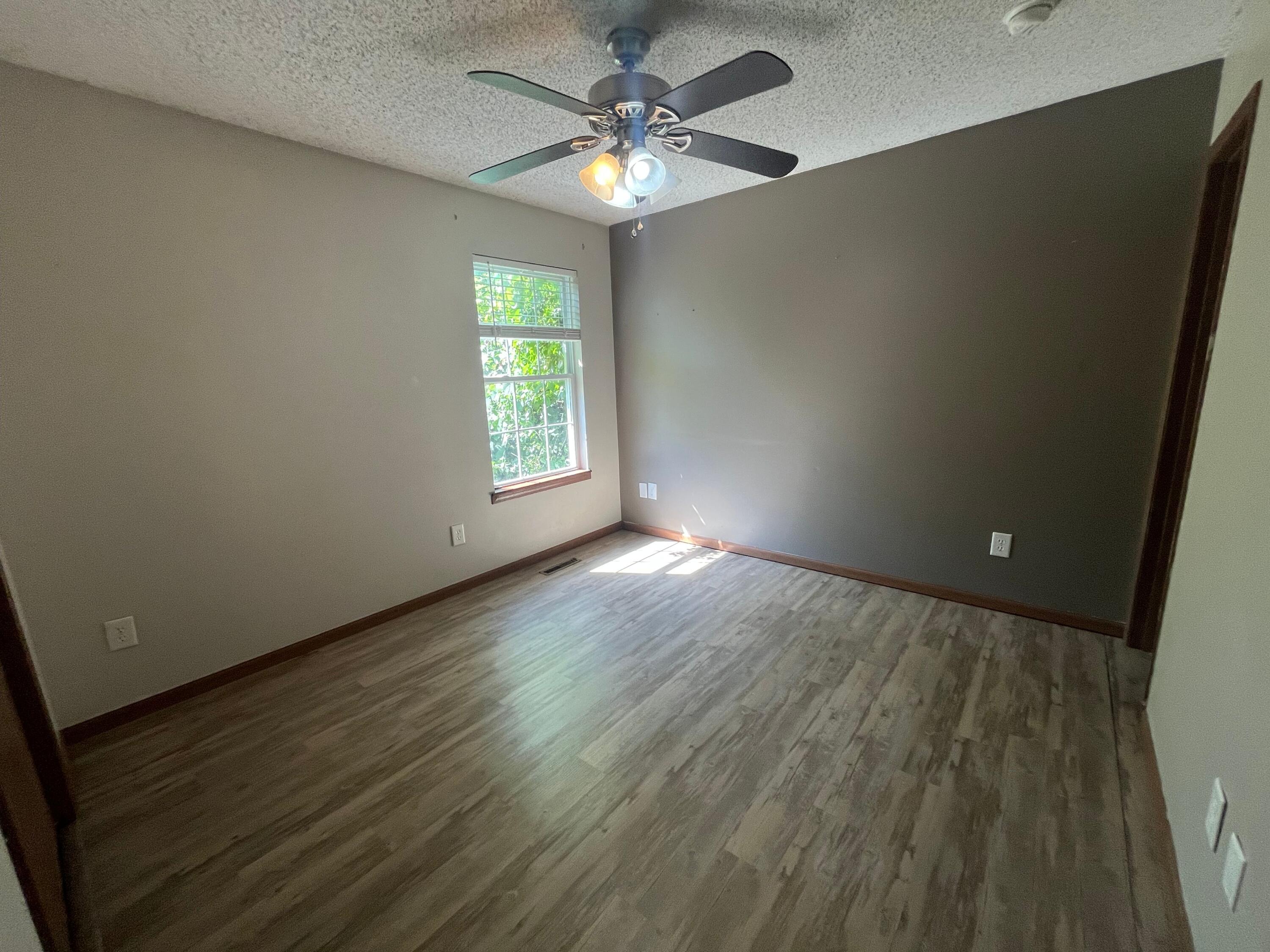 Photo 4 - Residential for sale – 1045 N Dickerson Avenue  Springfield, MO