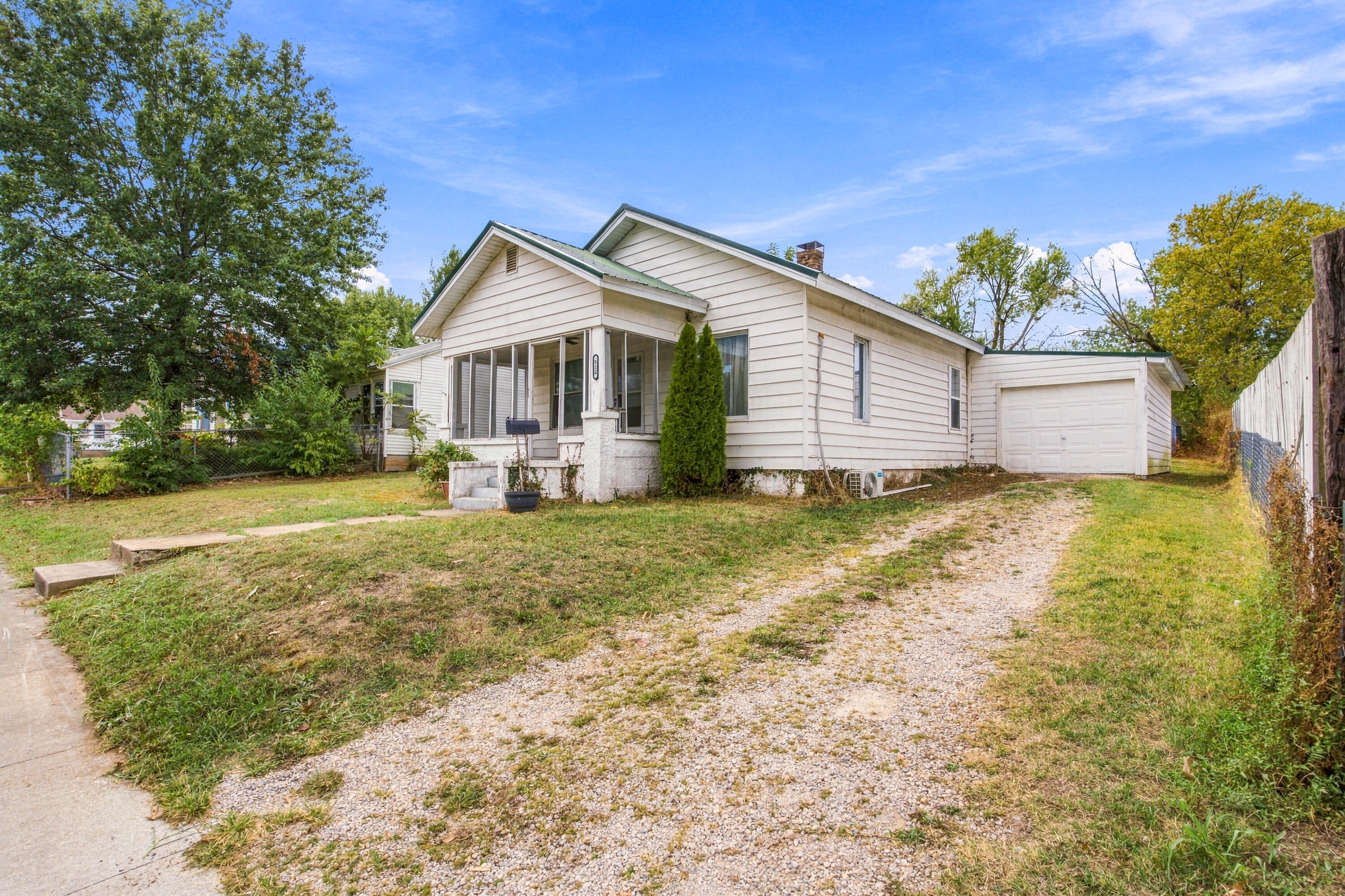Residential for sale – 512  9th Street  Monett, MO