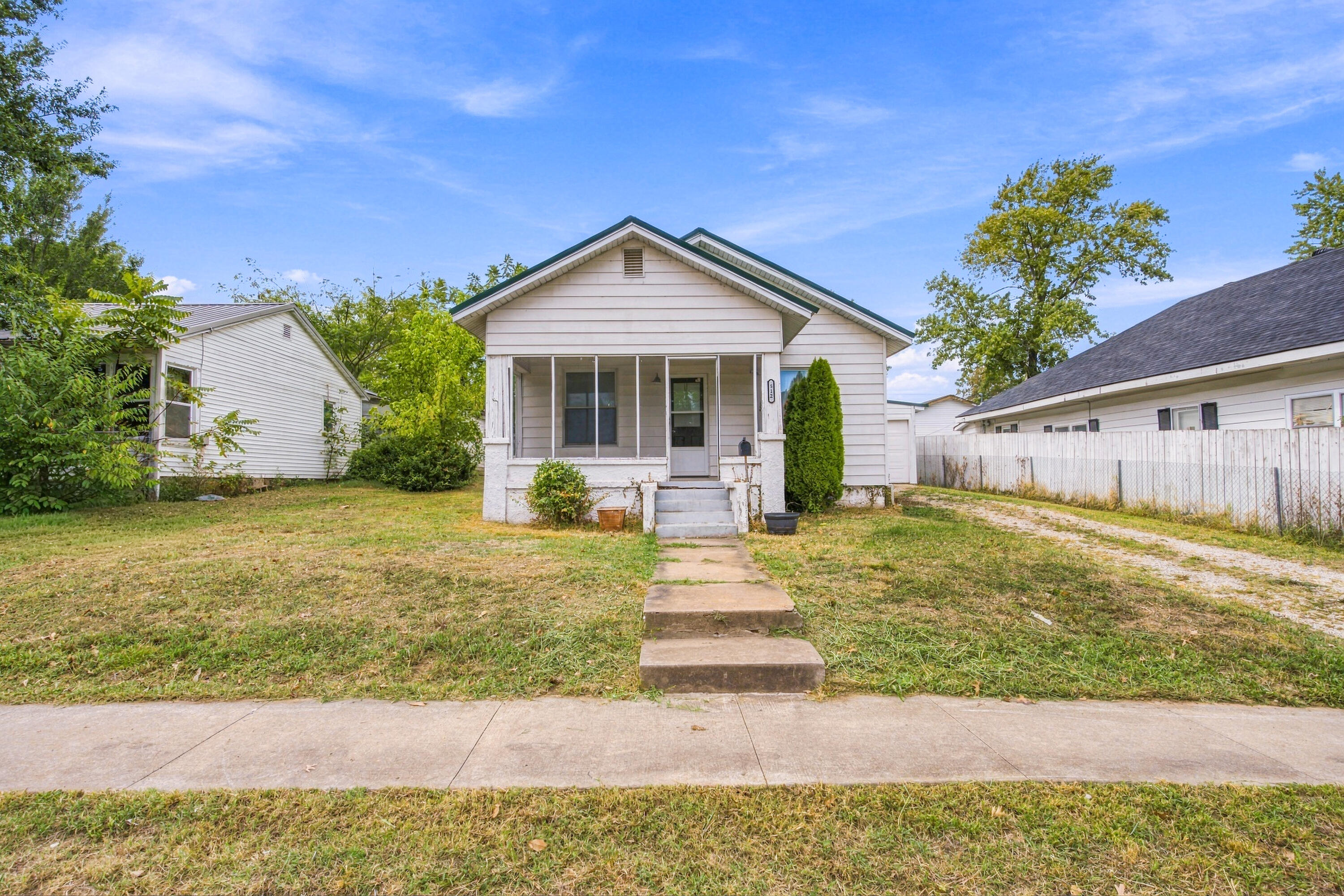 Photo 2 - Residential for sale – 512  9th Street  Monett, MO