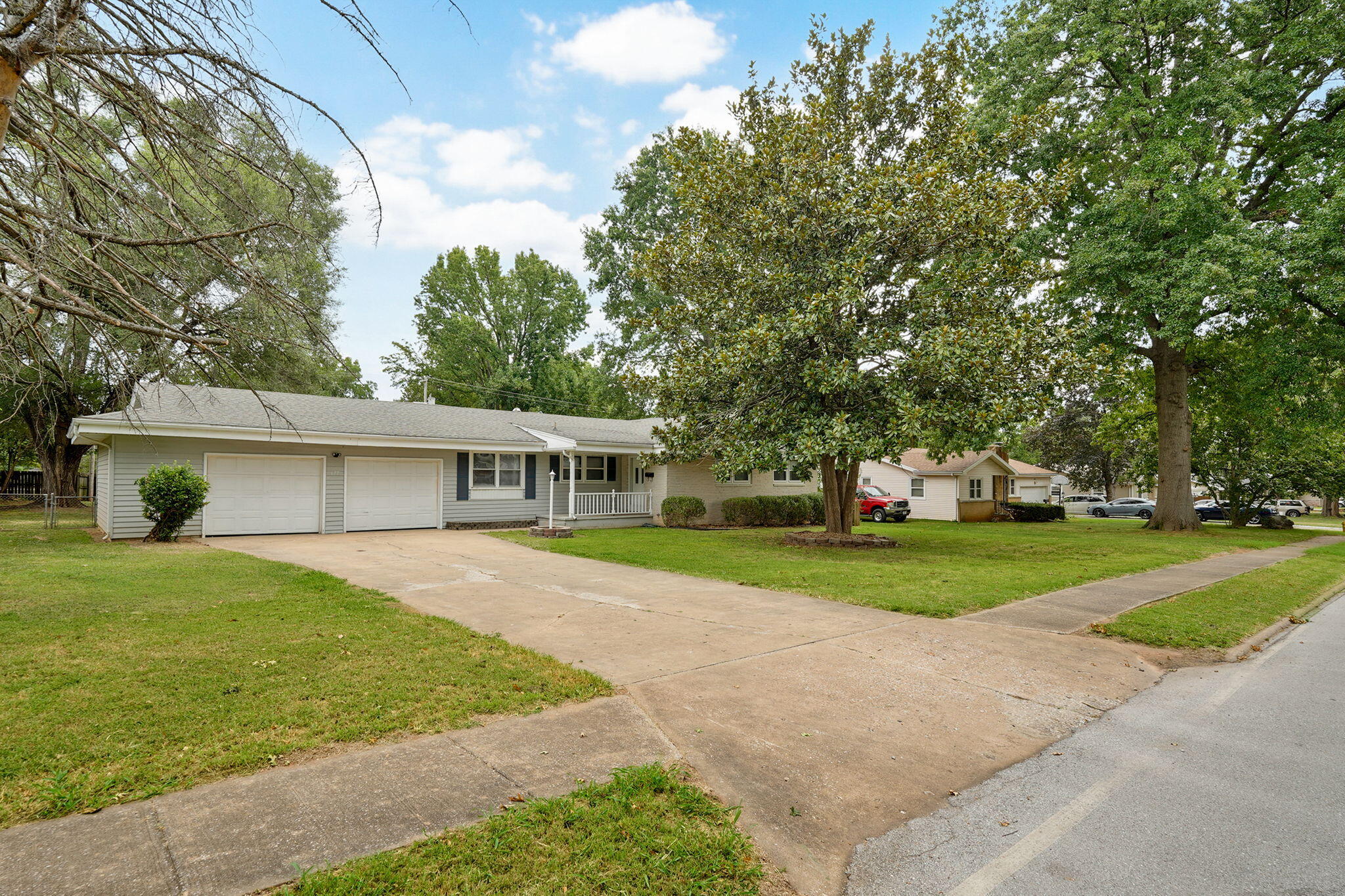 Photo 2 - Residential for sale – 677 W Westview Street  Springfield, MO