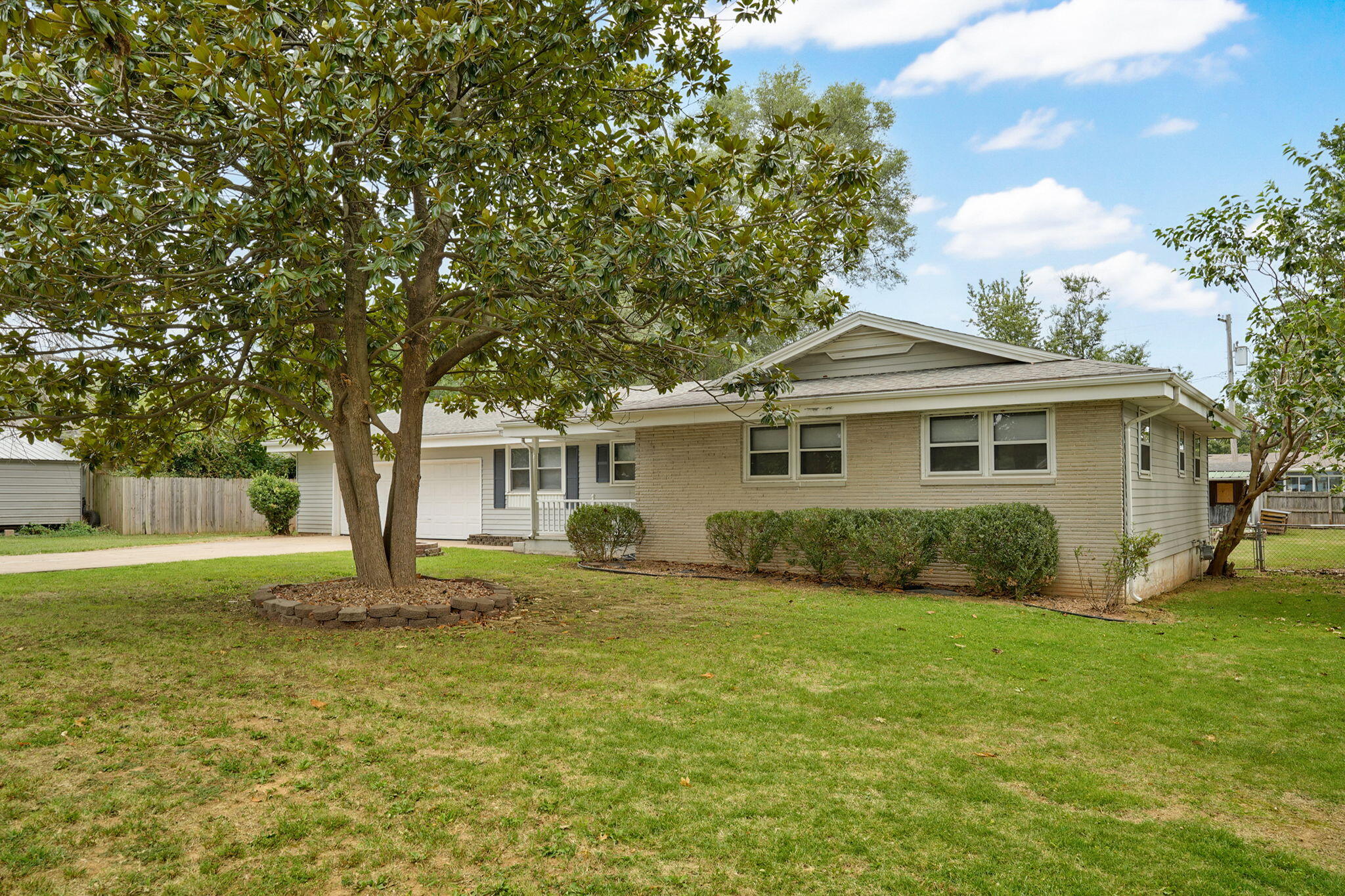 Photo 3 - Residential for sale – 677 W Westview Street  Springfield, MO