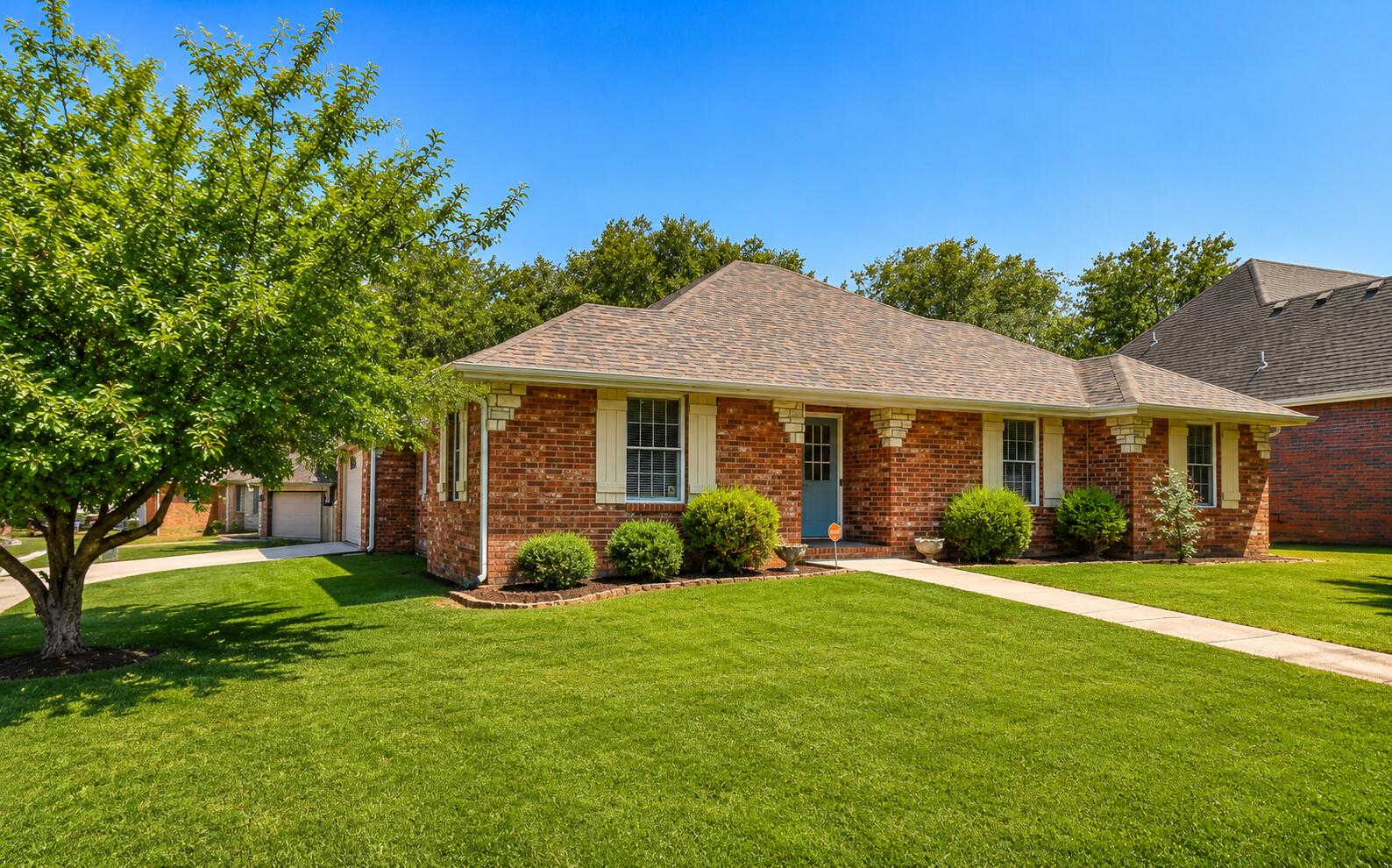 Photo 3 - Residential for sale – 736 S Willow Court  Springfield, MO