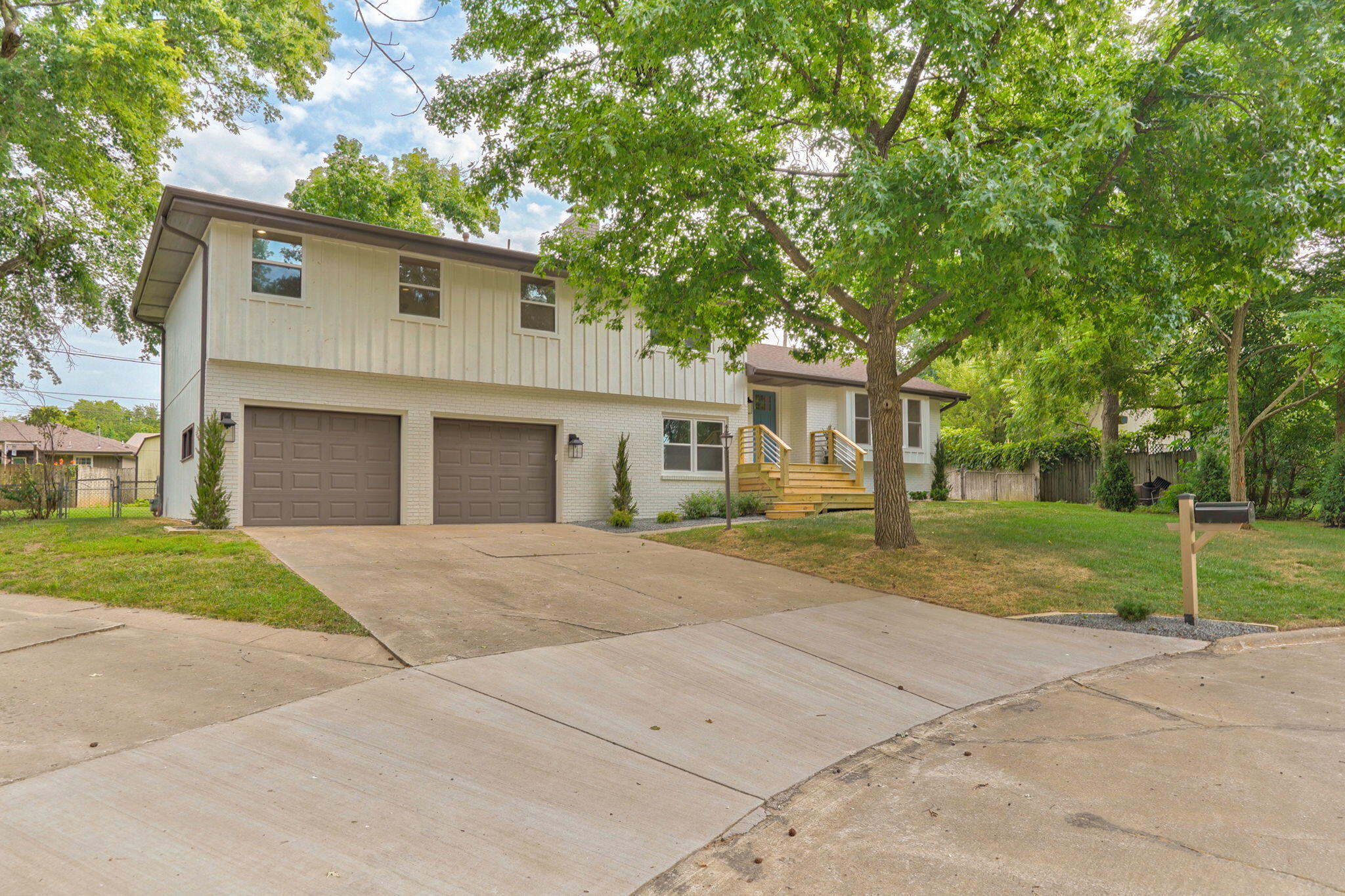 Photo 3 - Residential for sale – 713 E Meadowlark Circle  Springfield, MO