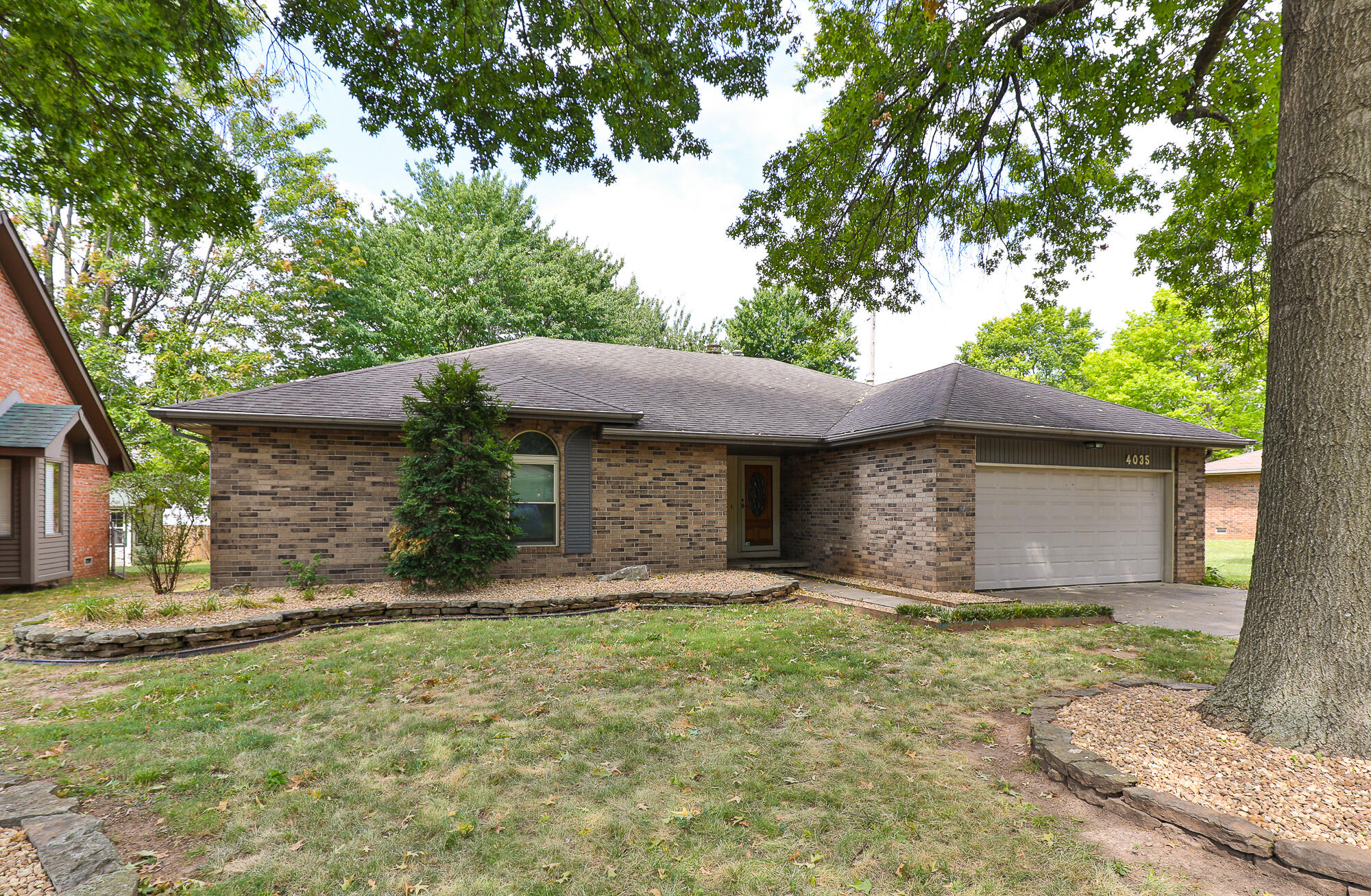 Photo 2 - Residential for sale – 4035 S Parkcrest Avenue  Springfield, MO