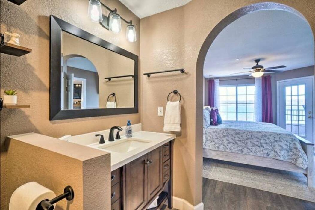 Photo 15 - Residential for sale – 700  Emerald Point Drive  Hollister, MO