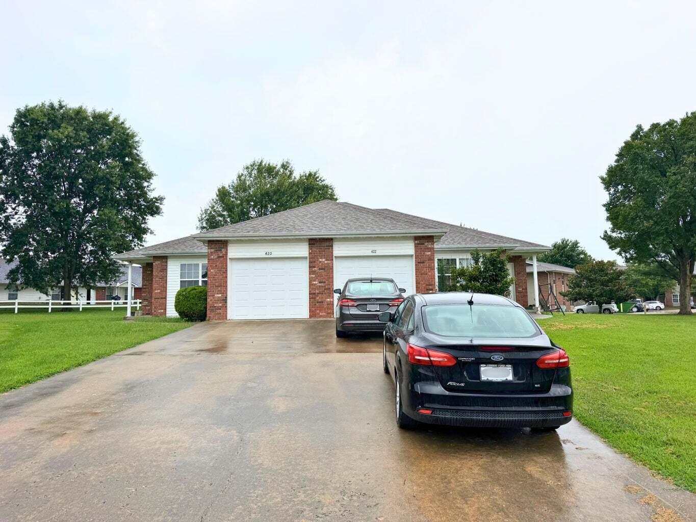 Photo 13 - Residential Income for sale – 420/2/5/7 W Bradford Street  Bolivar, MO