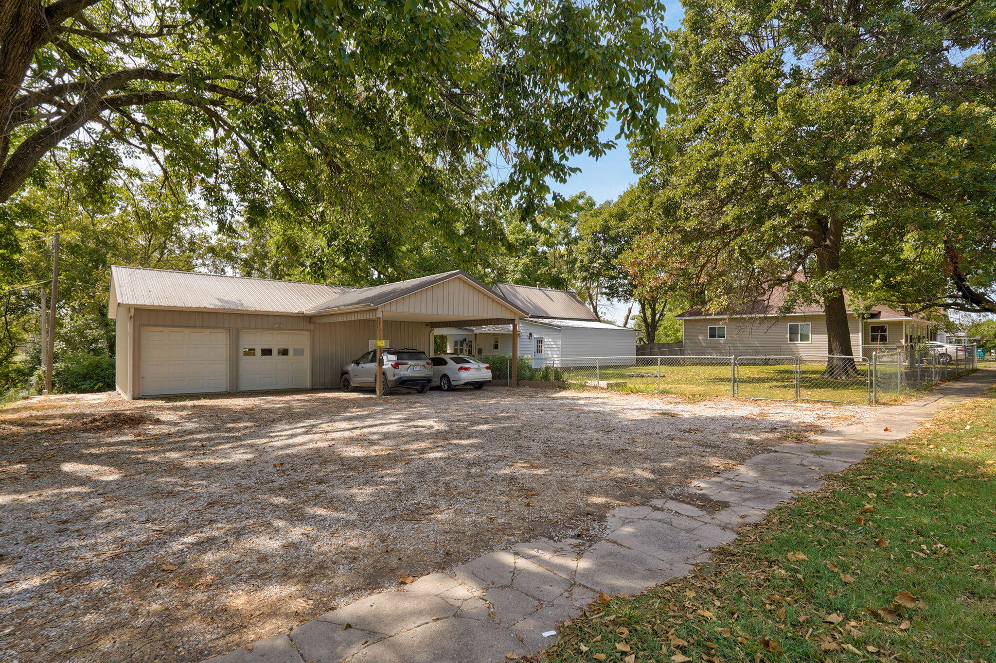Photo 2 - Residential for sale – 202 N Lincoln Avenue  Monett, MO