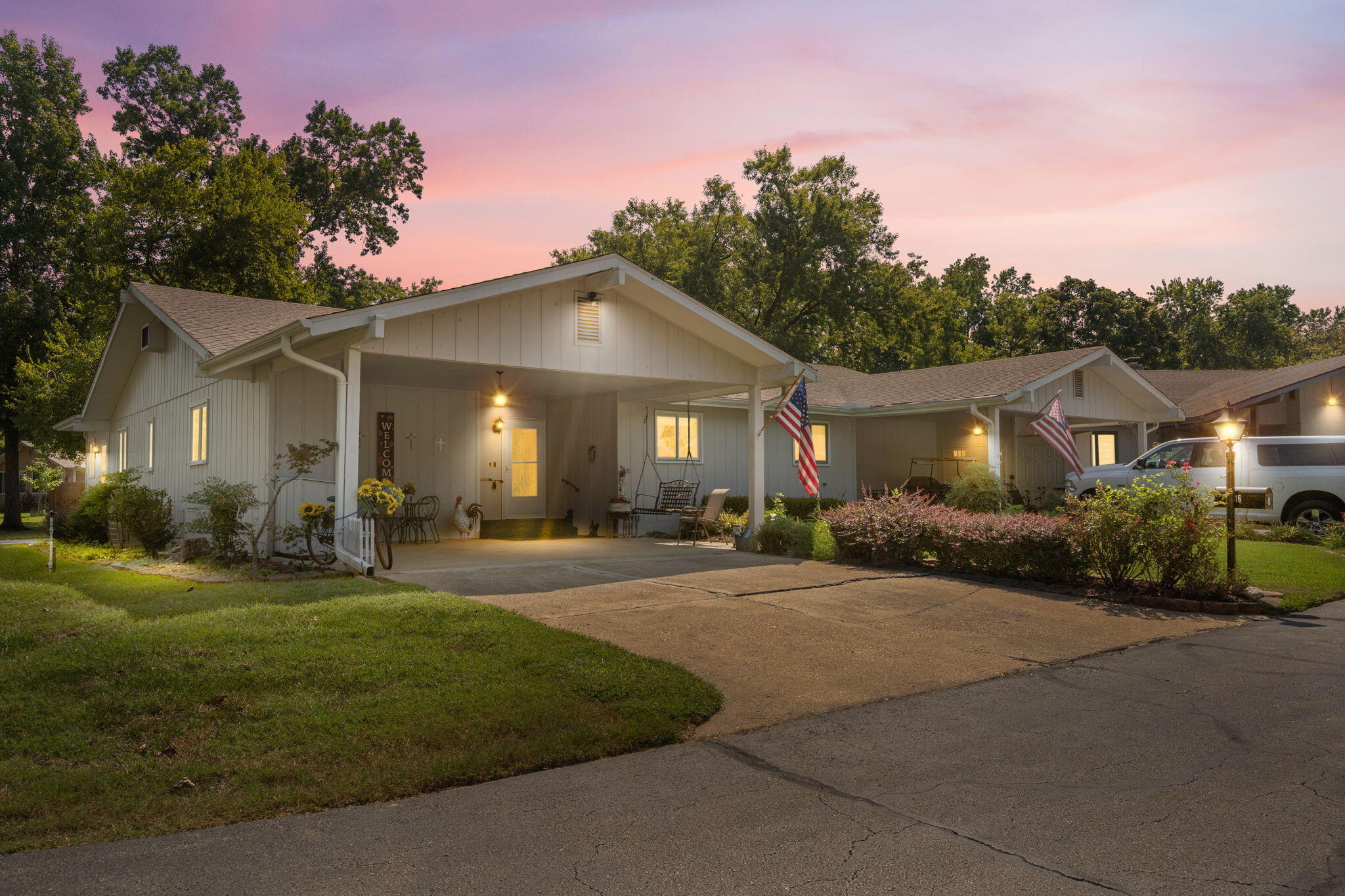 Photo 2 - Residential for sale – 16  Ash Court  Branson, MO