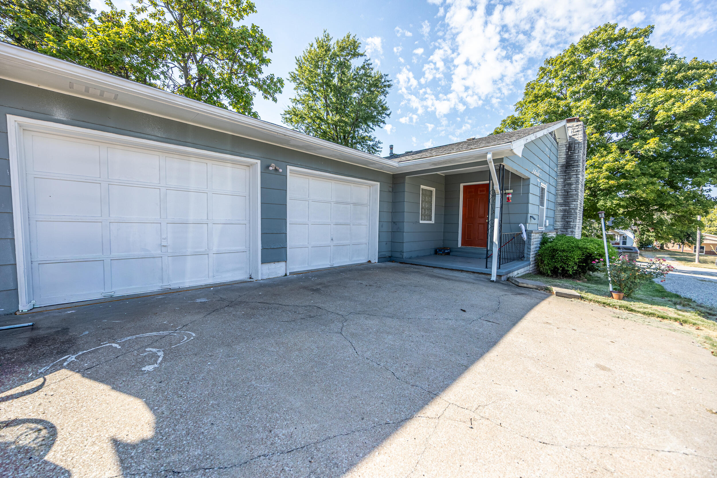 Photo 4 - Residential for sale – 108 W Hickory Street  El Dorado Springs, MO