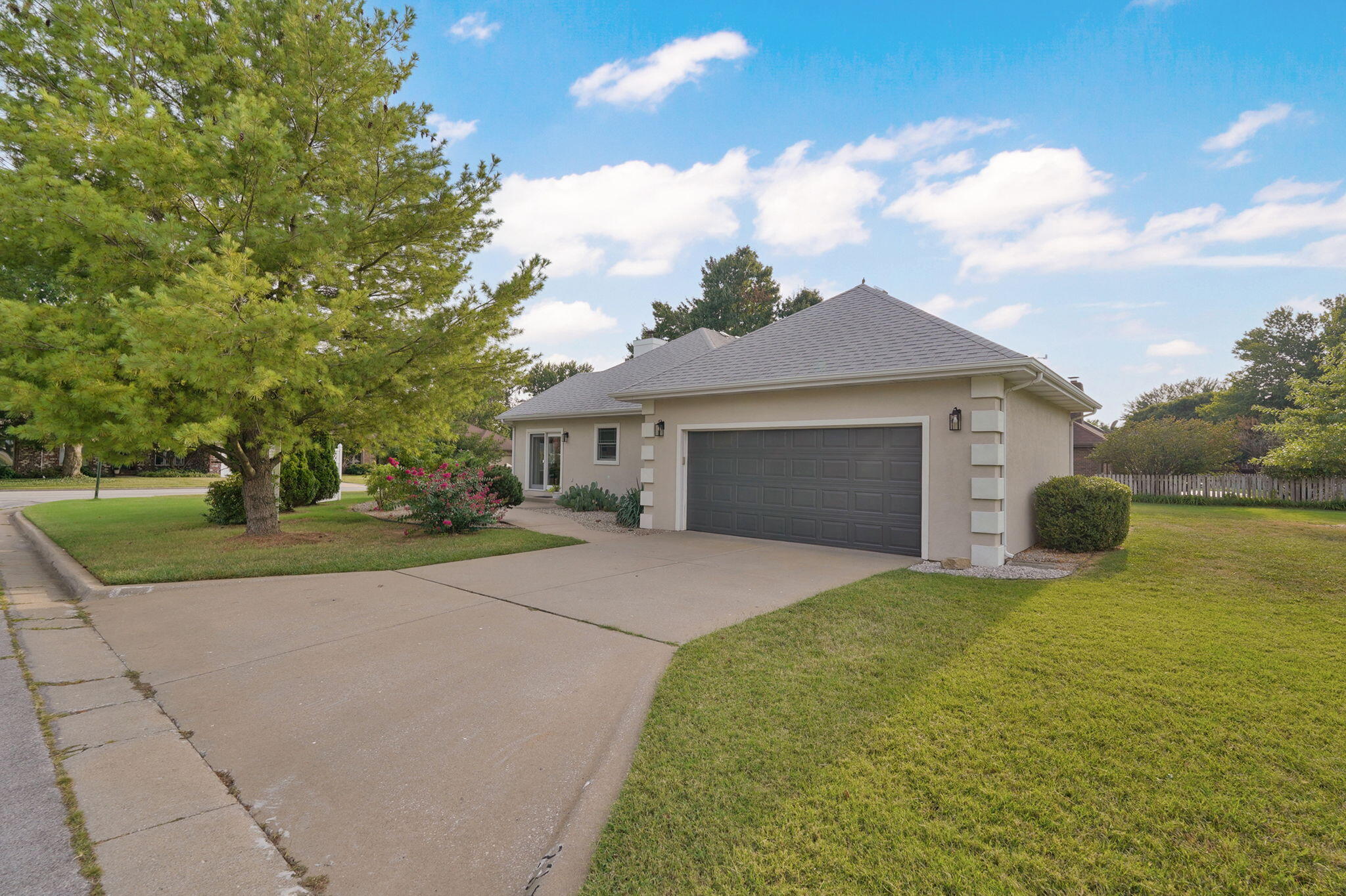 Photo 4 - Residential for sale – 2371 W Allen Drive  Springfield, MO